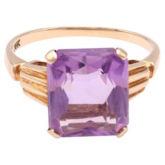 Vintage Amethyst Yellow Gold Solitaire Ring