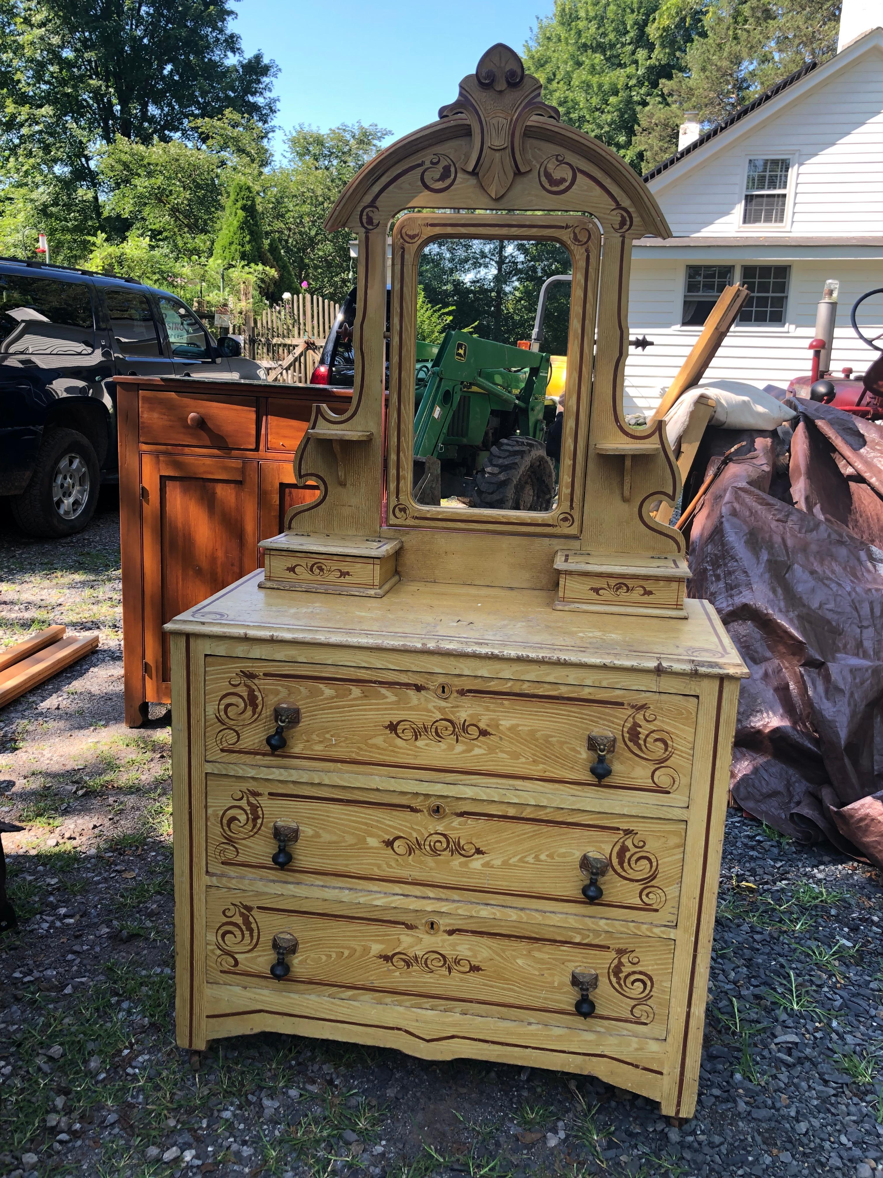 Vintage Amish Chest of Drawers with Matching Attachable Mirror For Sale 7