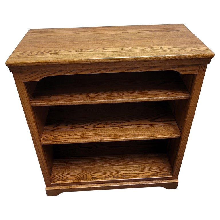 Vintage Amish Crafted Solid Oak Short Bookcase For Sale at 1stDibs