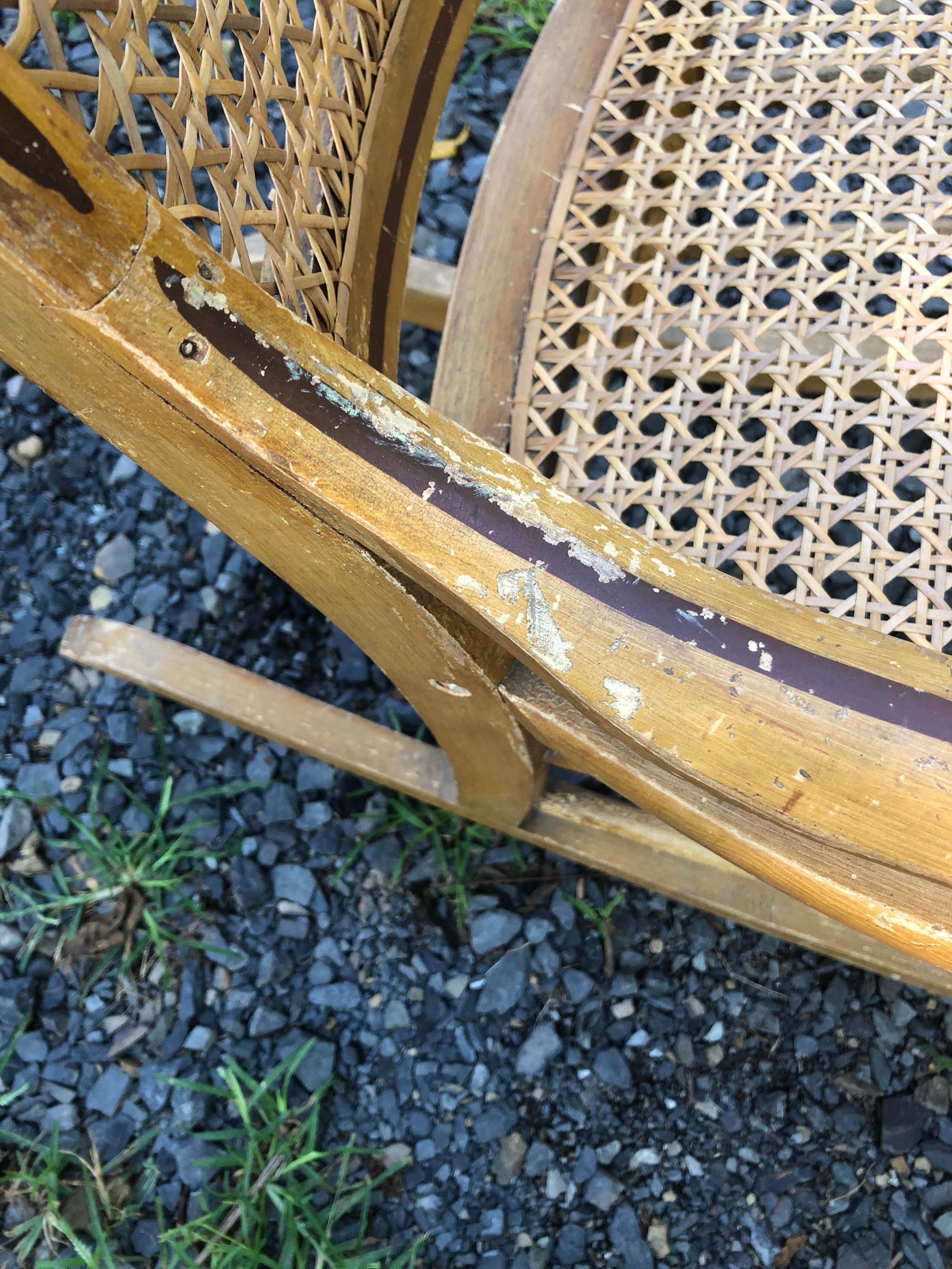 Vintage Amish Made Country Rocking Chair In Good Condition For Sale In Hopewell, NJ