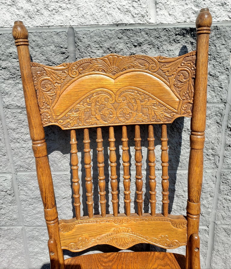 Vintage Amish Oak Country Pressed Back Spindle Chairs, a Set For Sale