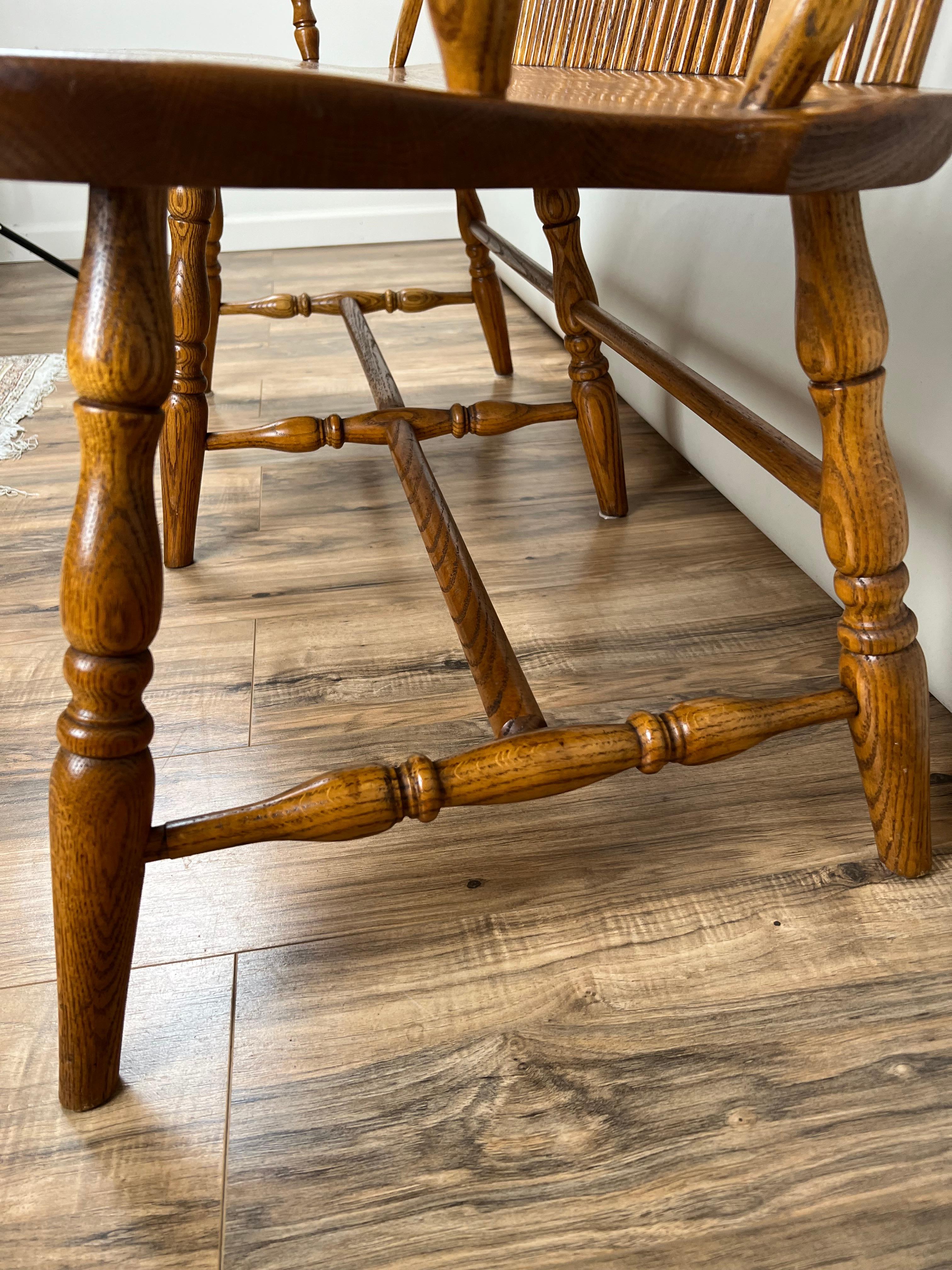 Vintage Amish Oak Windsor Bench In Good Condition For Sale In Westfield, MA