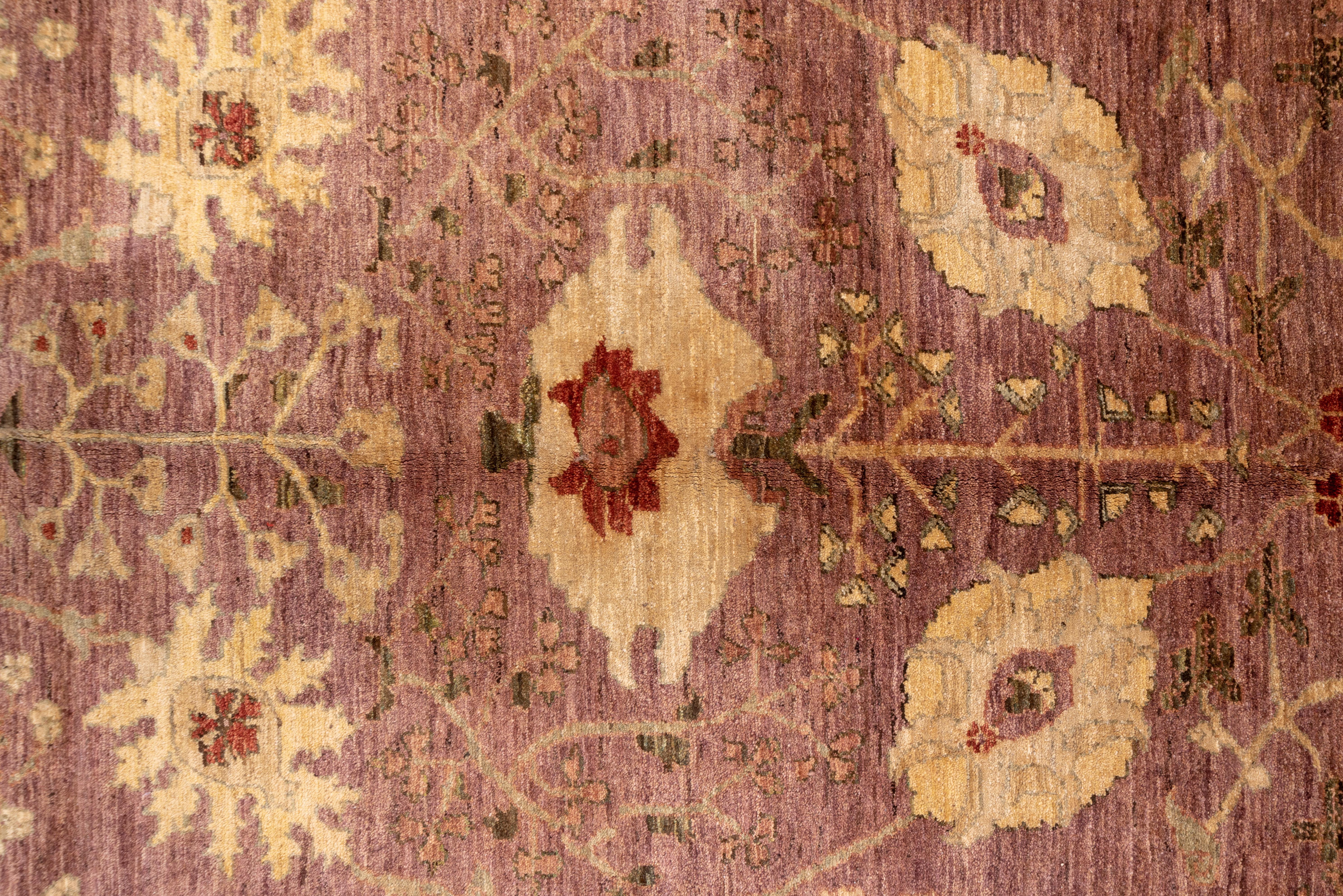 Vintage Amritzar Teppich Rose Pflaume Feld mit Elfenbein Floral Baum Design im Angebot 1