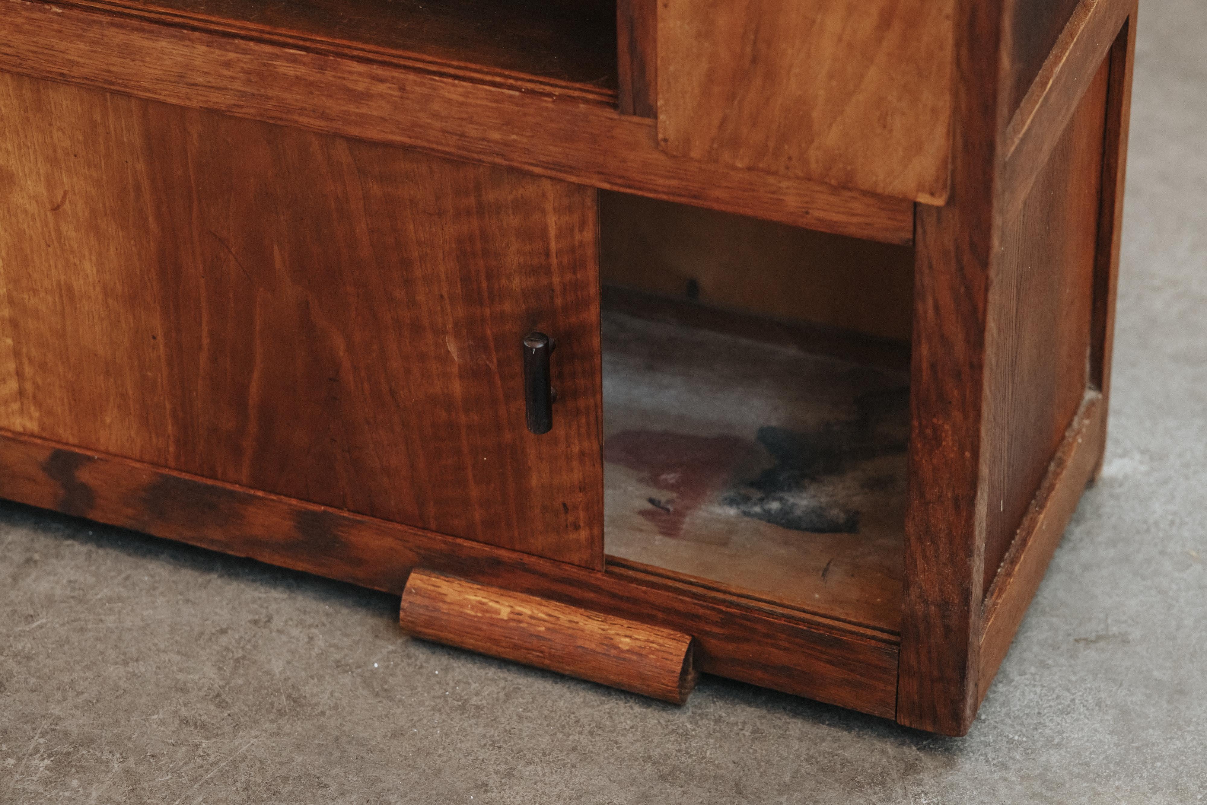 Chêne Vintage Amsterdam School Cabinet From The Netherlands, Circa 1940 en vente