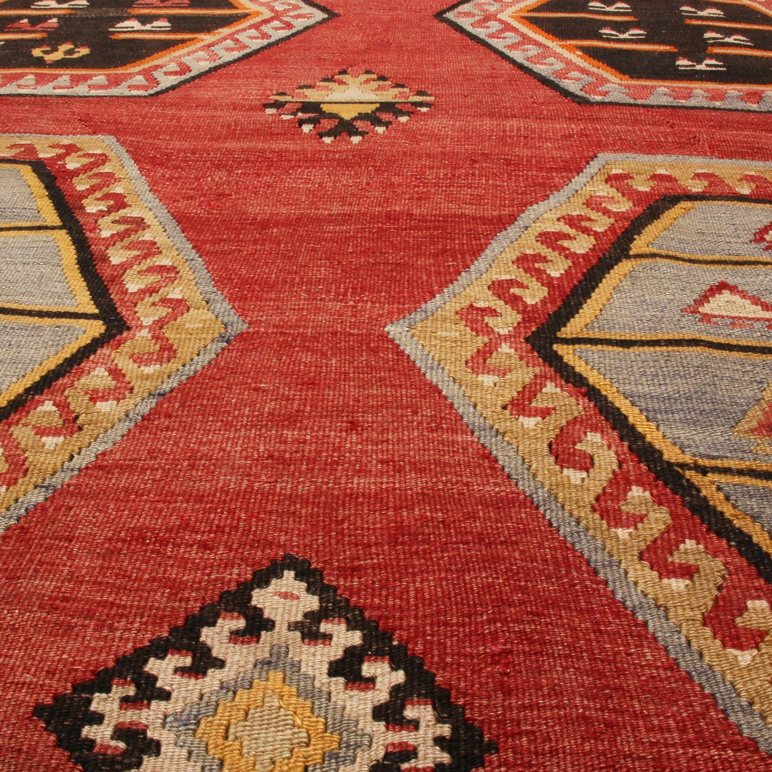 Vintage Anatolian Burgundy and Beige Wool Kilim Rug In Excellent Condition In Long Island City, NY