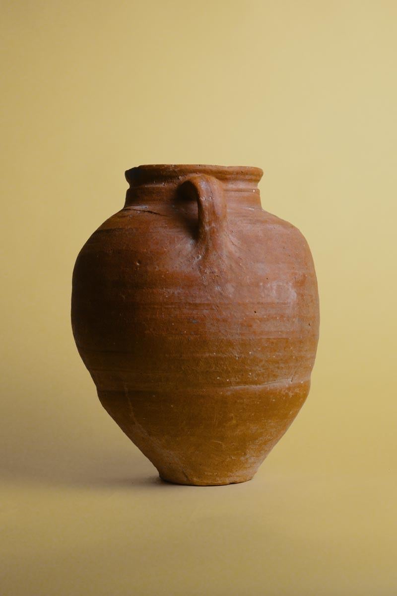 Olla de barro de Anatolia mediados del siglo XX en venta