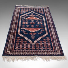 Antiker anatolischer Flurteppich, türkischer, gewebter, Teppich, Wand, um 1970