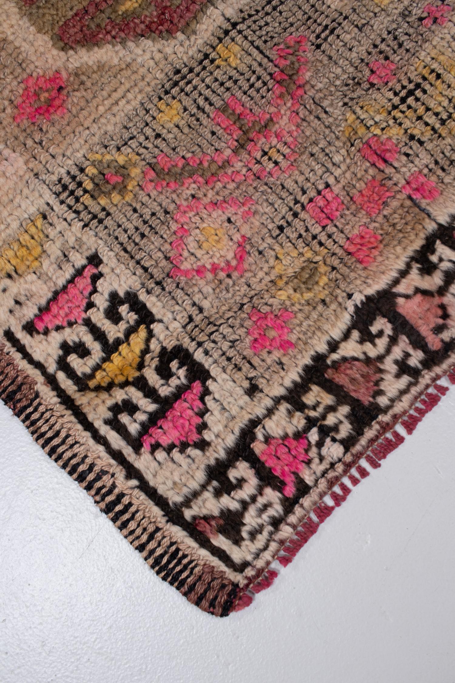 Vintage Anatolian Herki Rug In Good Condition For Sale In West Palm Beach, FL