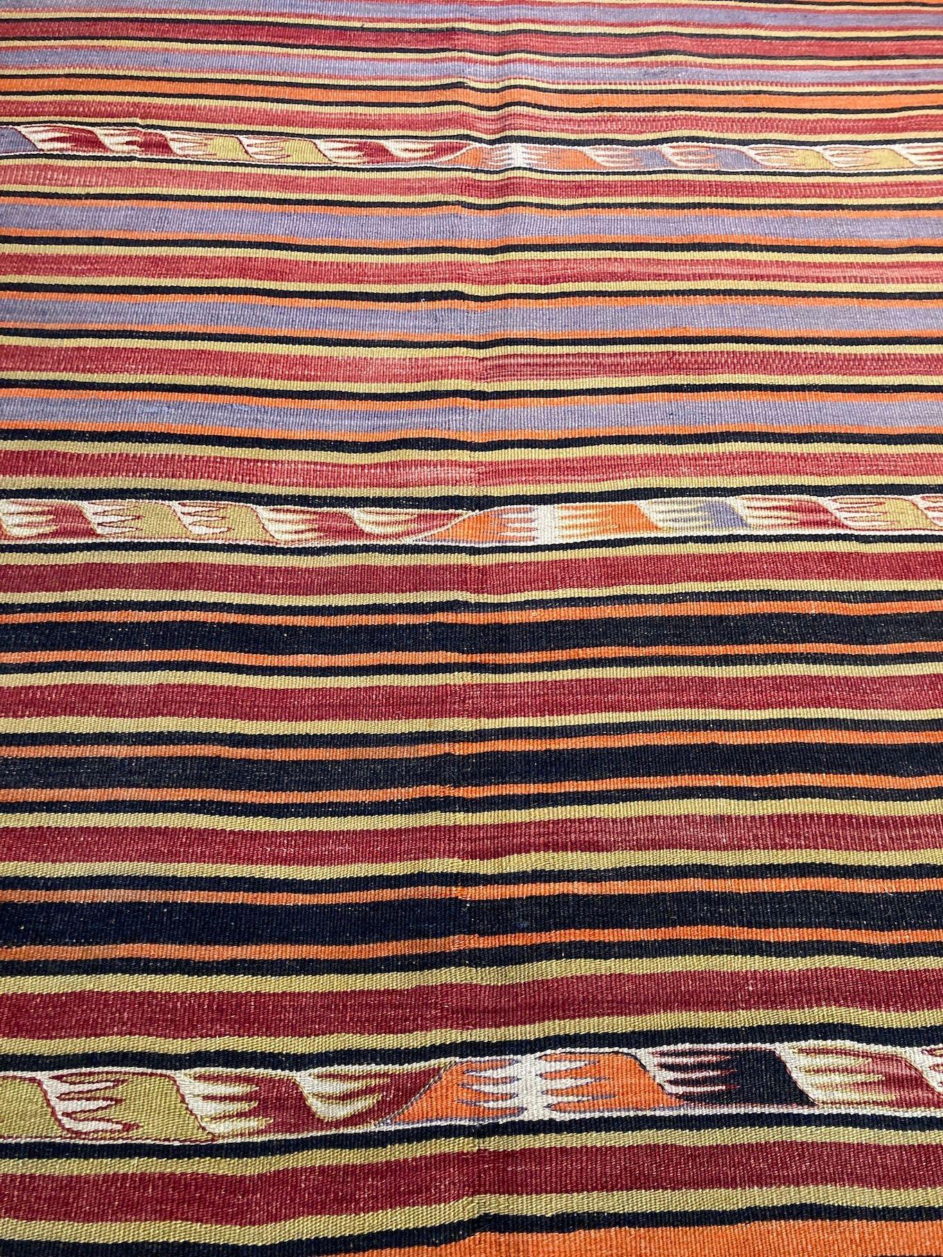 Kilim antiguo de Anatolia mediados del siglo XX en venta
