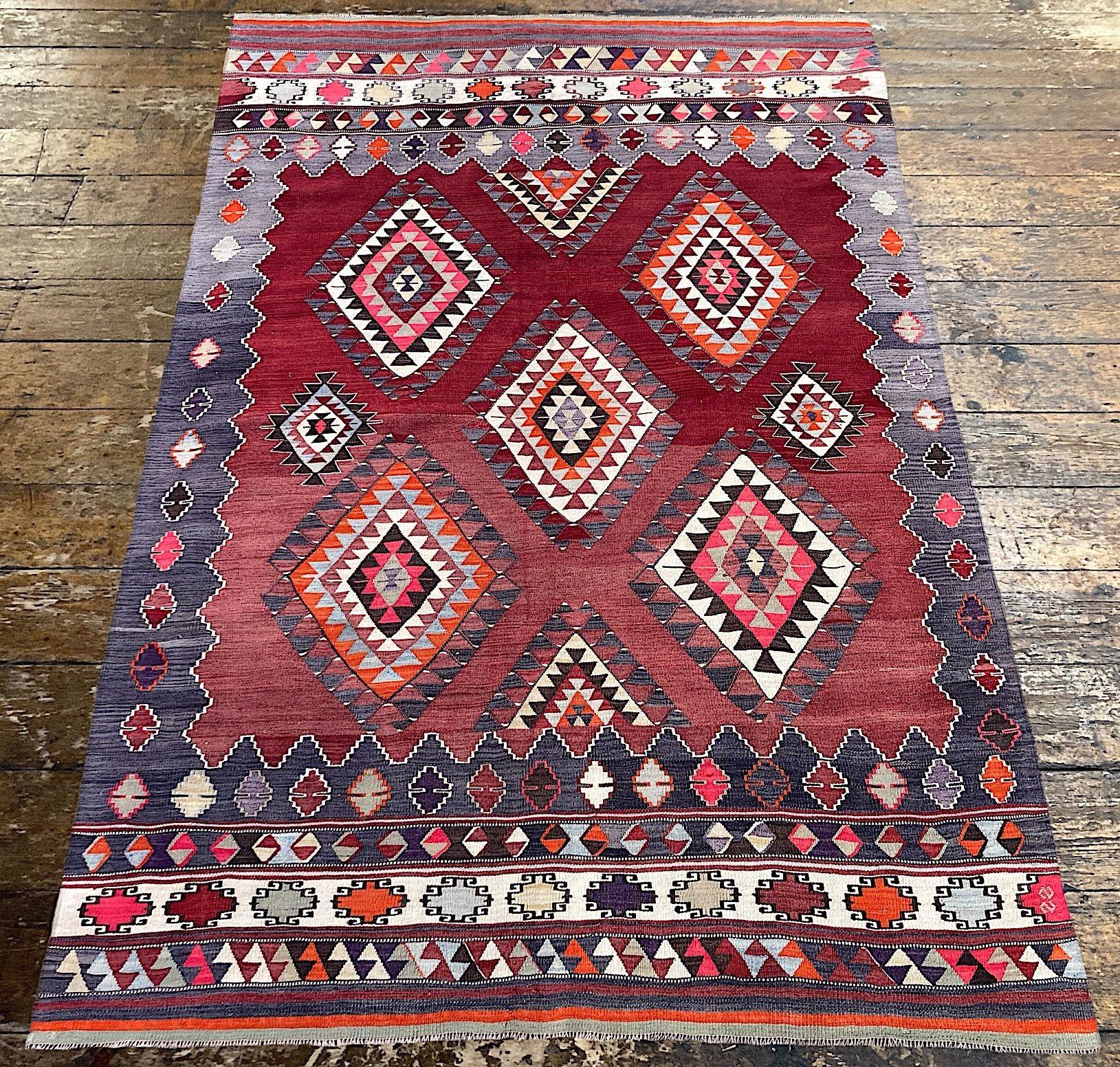 20th Century Vintage Anatolian Kilim 2.50m x 1.70m For Sale