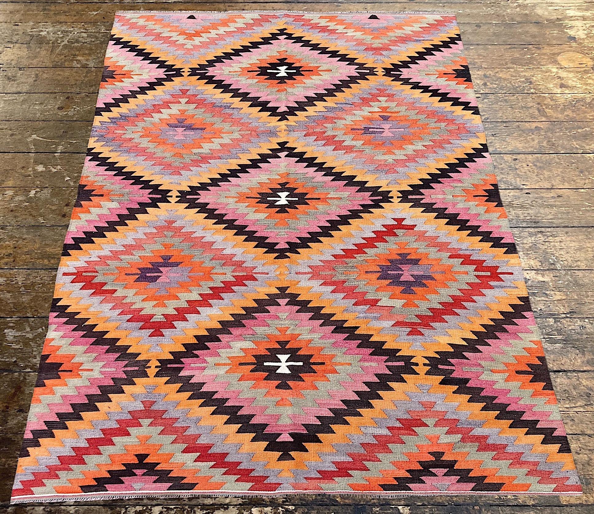 Vintage Anatolischer Kelim 2,75m x 1,97m (20. Jahrhundert) im Angebot