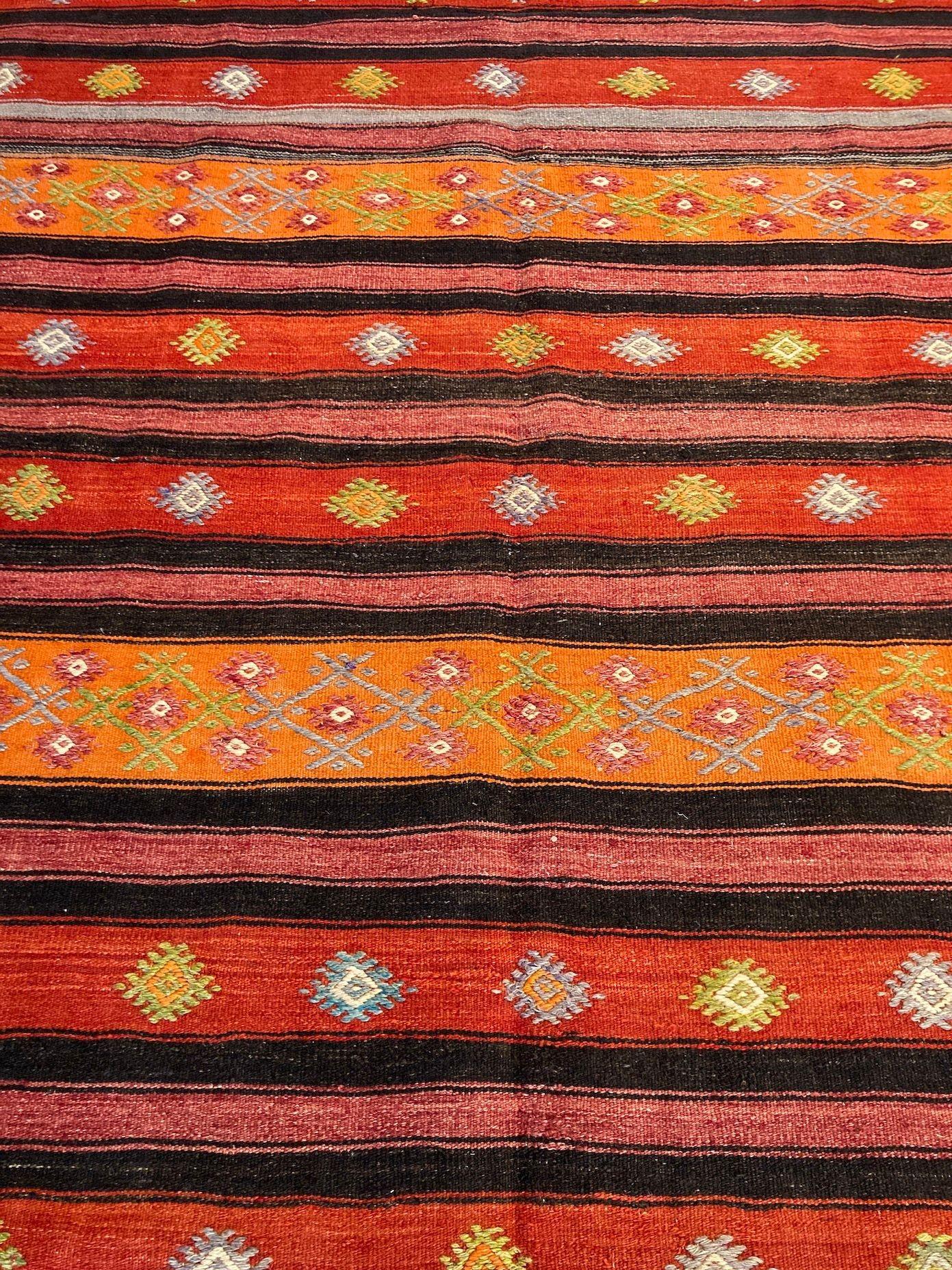 Vintage Anatolian Kilim In Good Condition For Sale In St. Albans, GB