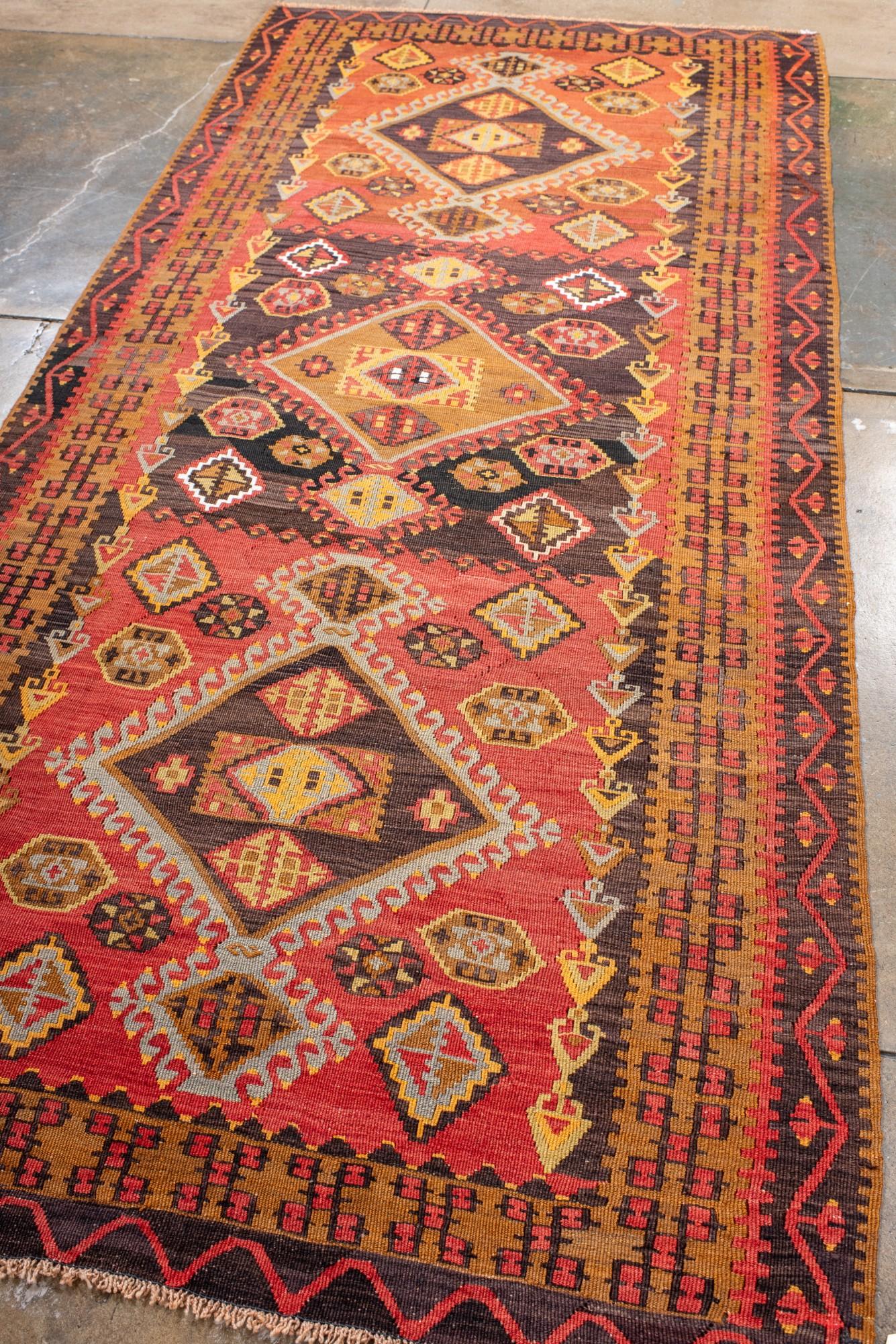 Turco Rug & Kilim vintage dell'Anatolia con disegno a scala di medaglioni in vendita