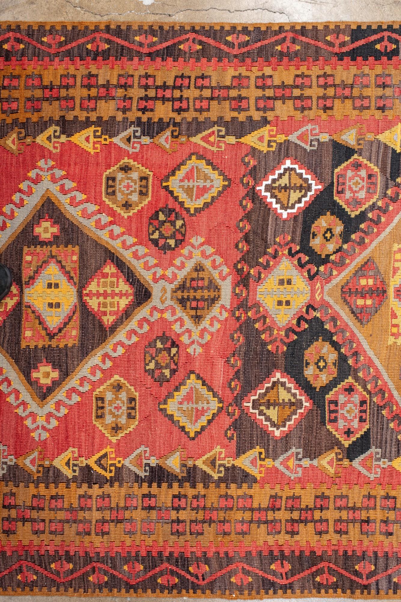 XX secolo Rug & Kilim vintage dell'Anatolia con disegno a scala di medaglioni in vendita