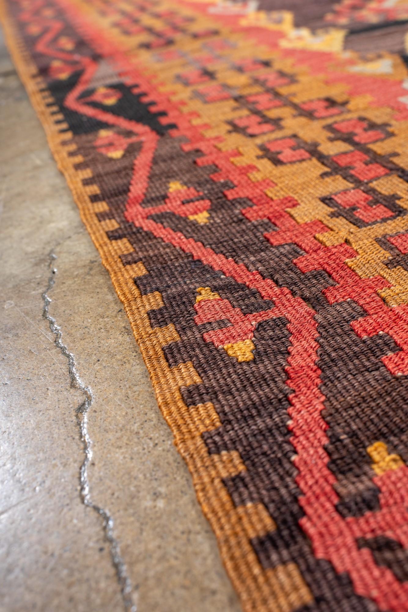 Lana Rug & Kilim vintage dell'Anatolia con disegno a scala di medaglioni in vendita