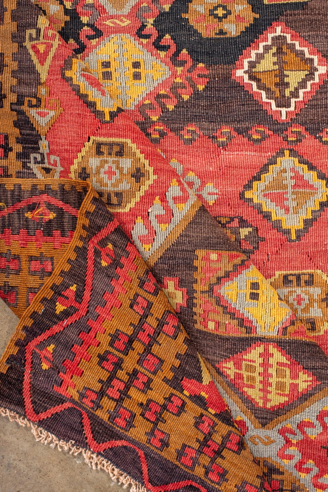 Rug & Kilim vintage dell'Anatolia con disegno a scala di medaglioni in vendita 1