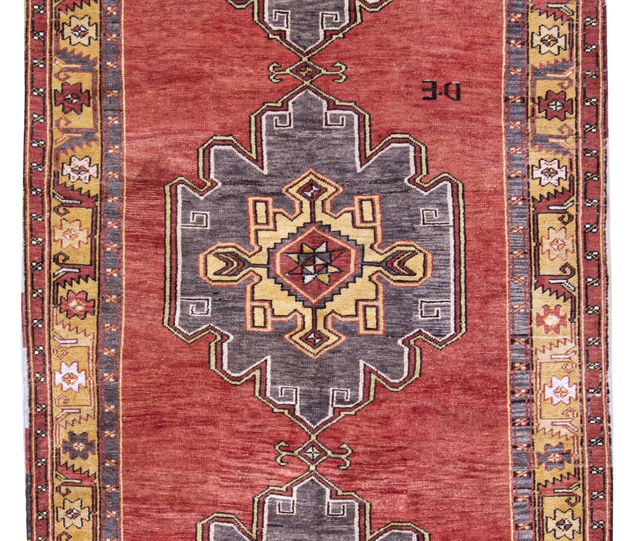 Anatolian-Oushak Galerie-Teppich-Läufer in Galeriegröße  5'3 x 12'7 (20. Jahrhundert) im Angebot