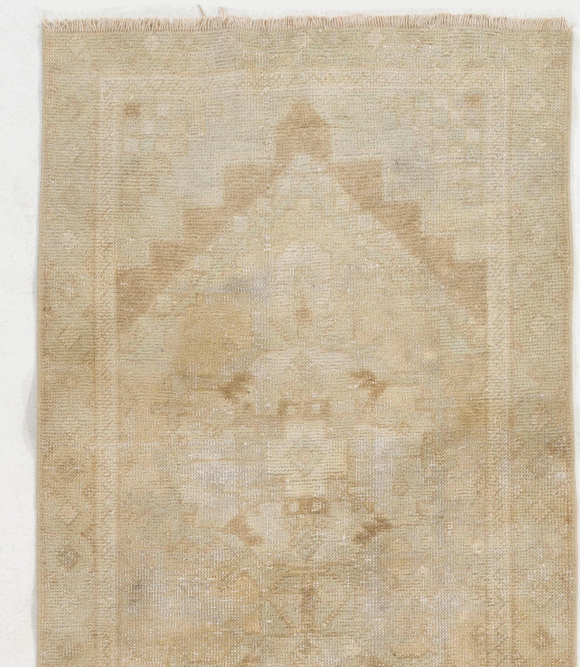 3x8.8 Ft - Antique Turkish Oushak Runner in Neutral Colors. Handknotted Wool Rug In Good Condition In Philadelphia, PA