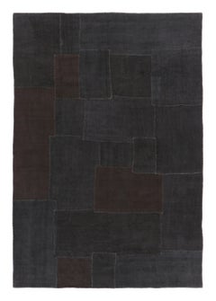 Alfombra turca vintage de patchwork con motivos negros y marrones - Rug & Kilim