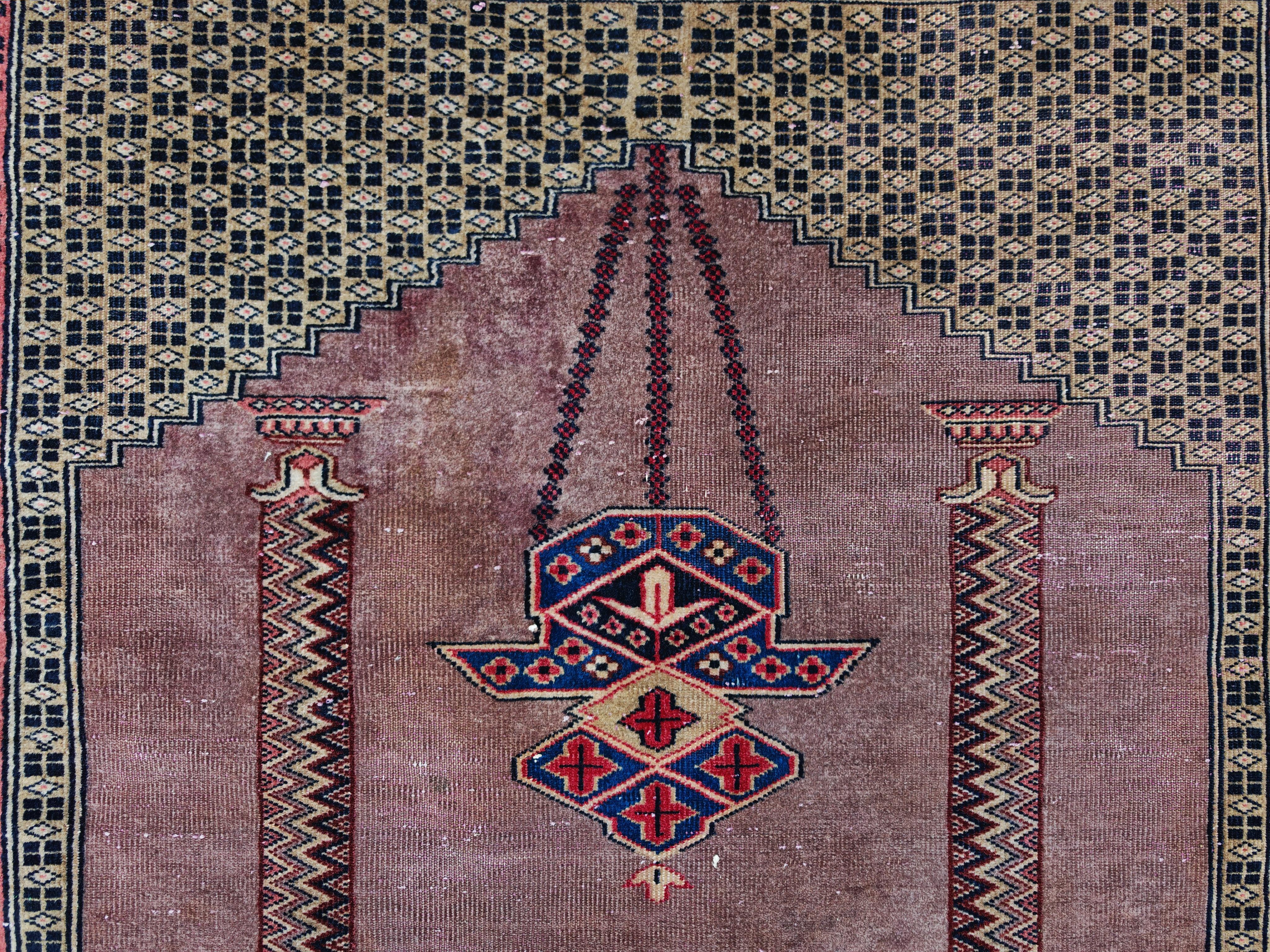 Vintage Anatolien Gebetsteppich in lila handgeknüpft Wolle im Angebot 2