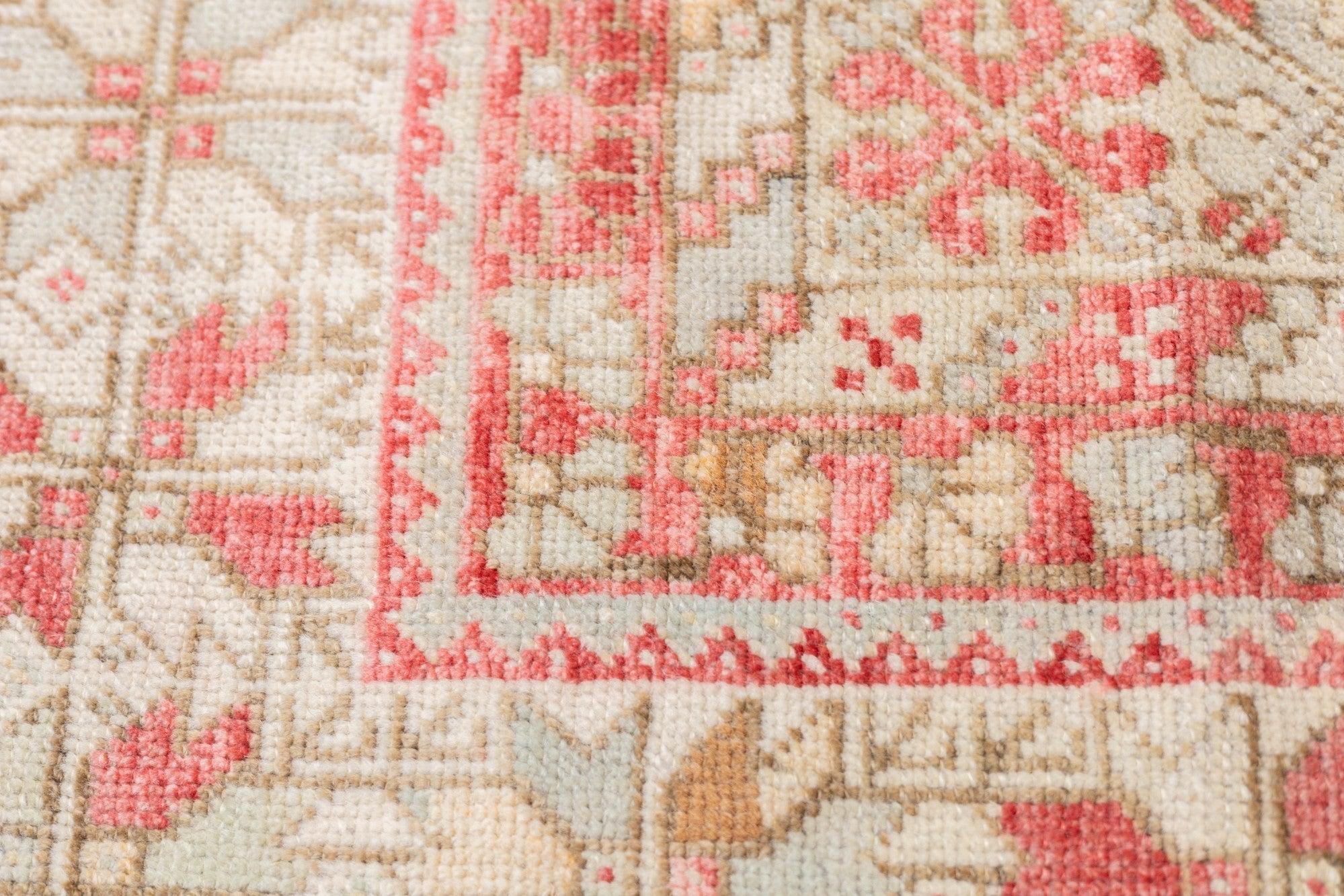 Vintage Anatolian Rug 3'5'' x 5'5'' For Sale 4