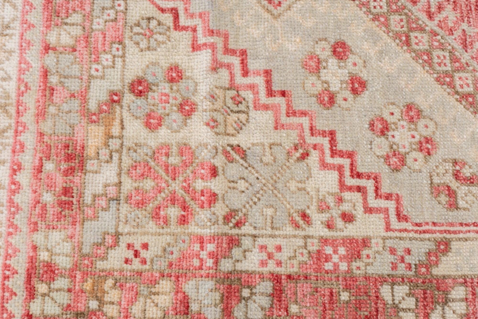 Vintage Anatolian Rug 3'5'' x 5'5'' For Sale 5