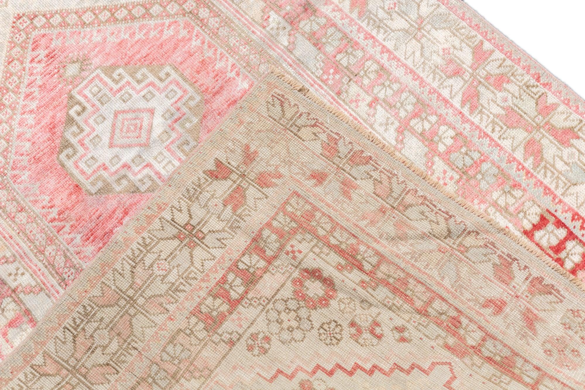 Vintage Anatolian Rug 3'5'' x 5'5'' For Sale 8