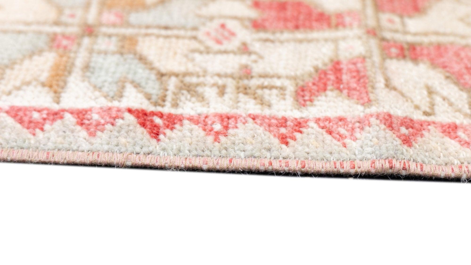 Vintage Anatolian Rug 3'5'' x 5'5'' For Sale 1