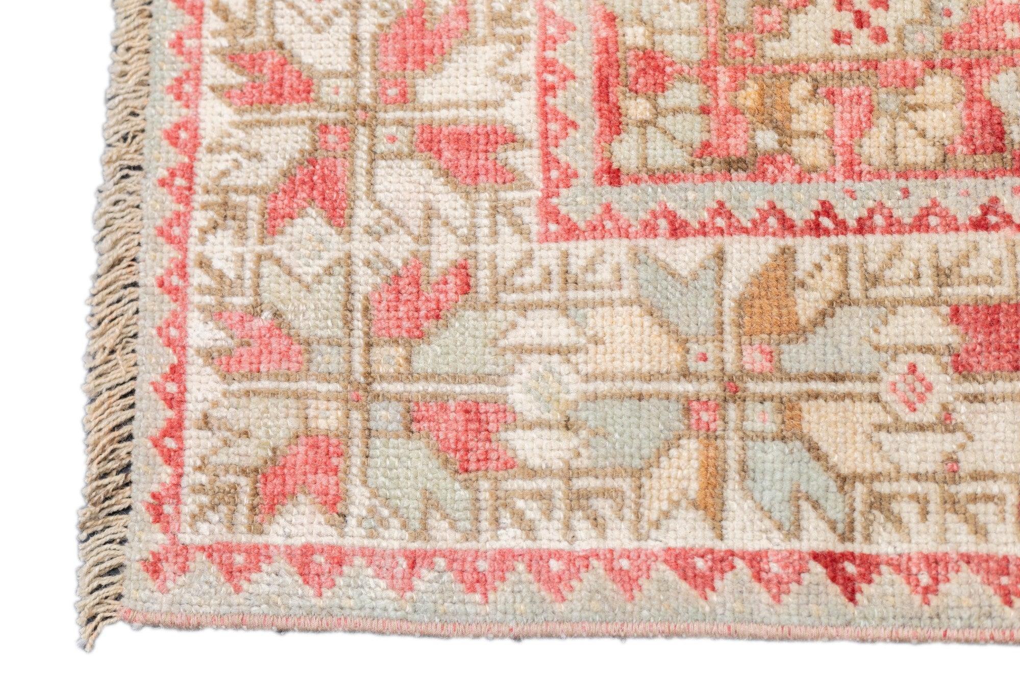 Vintage Anatolian Rug 3'5'' x 5'5'' For Sale 2