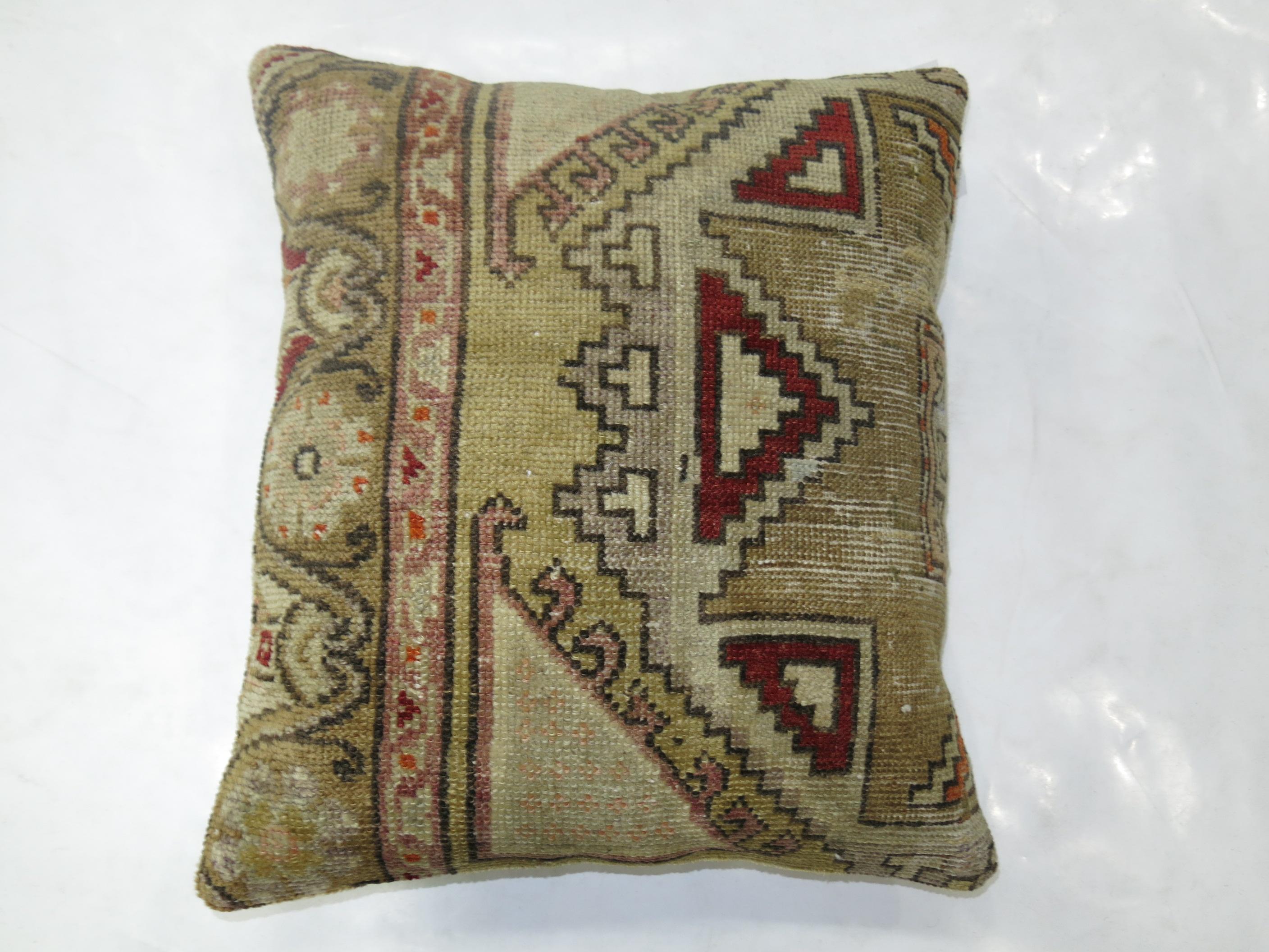 Vintage Anatolian Rug Pillow In Good Condition For Sale In New York, NY