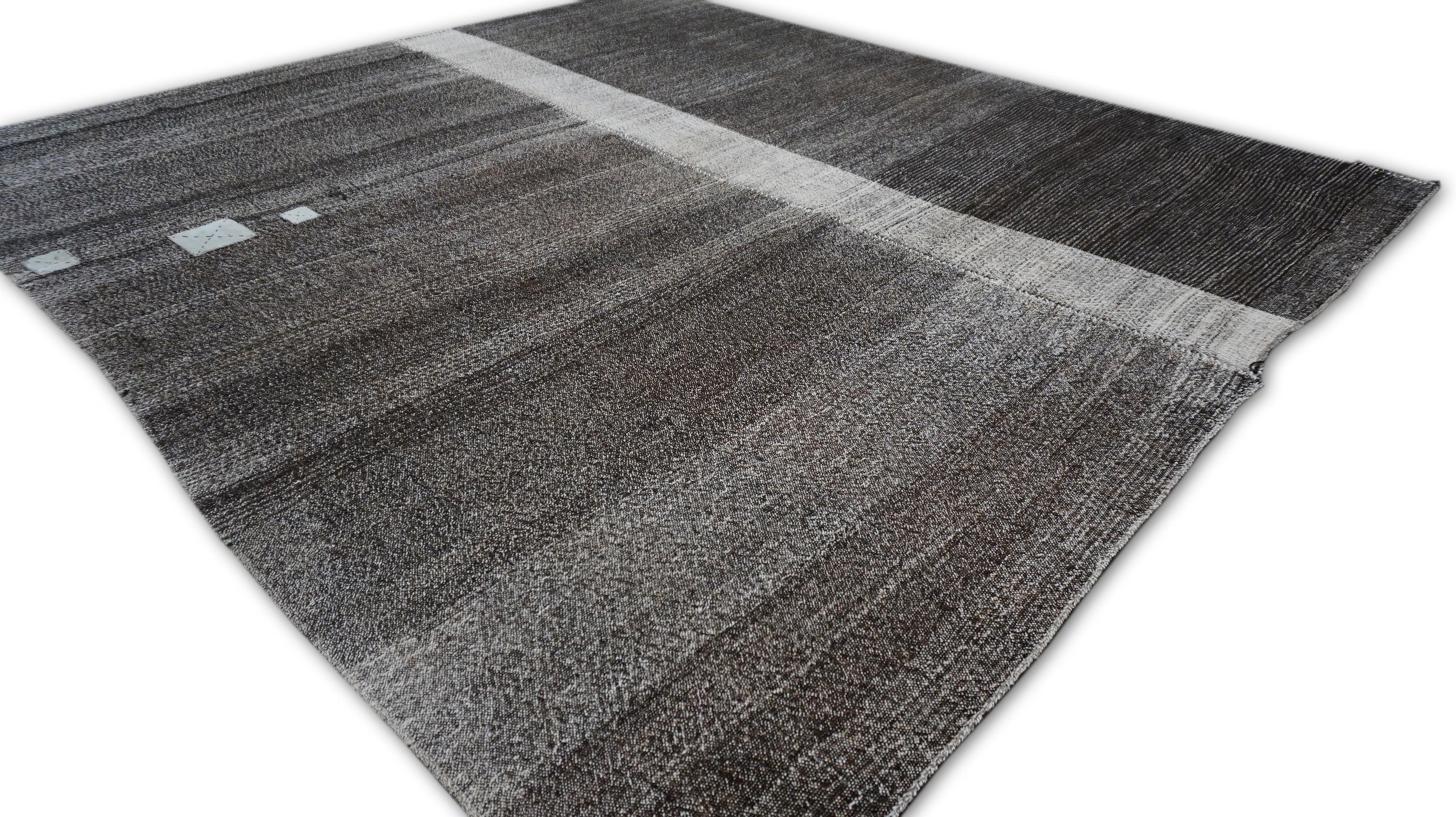 Vintage Anatolische Zelt Ziege Haar Kelim  8′11″ × 9′6″ (Türkisch) im Angebot