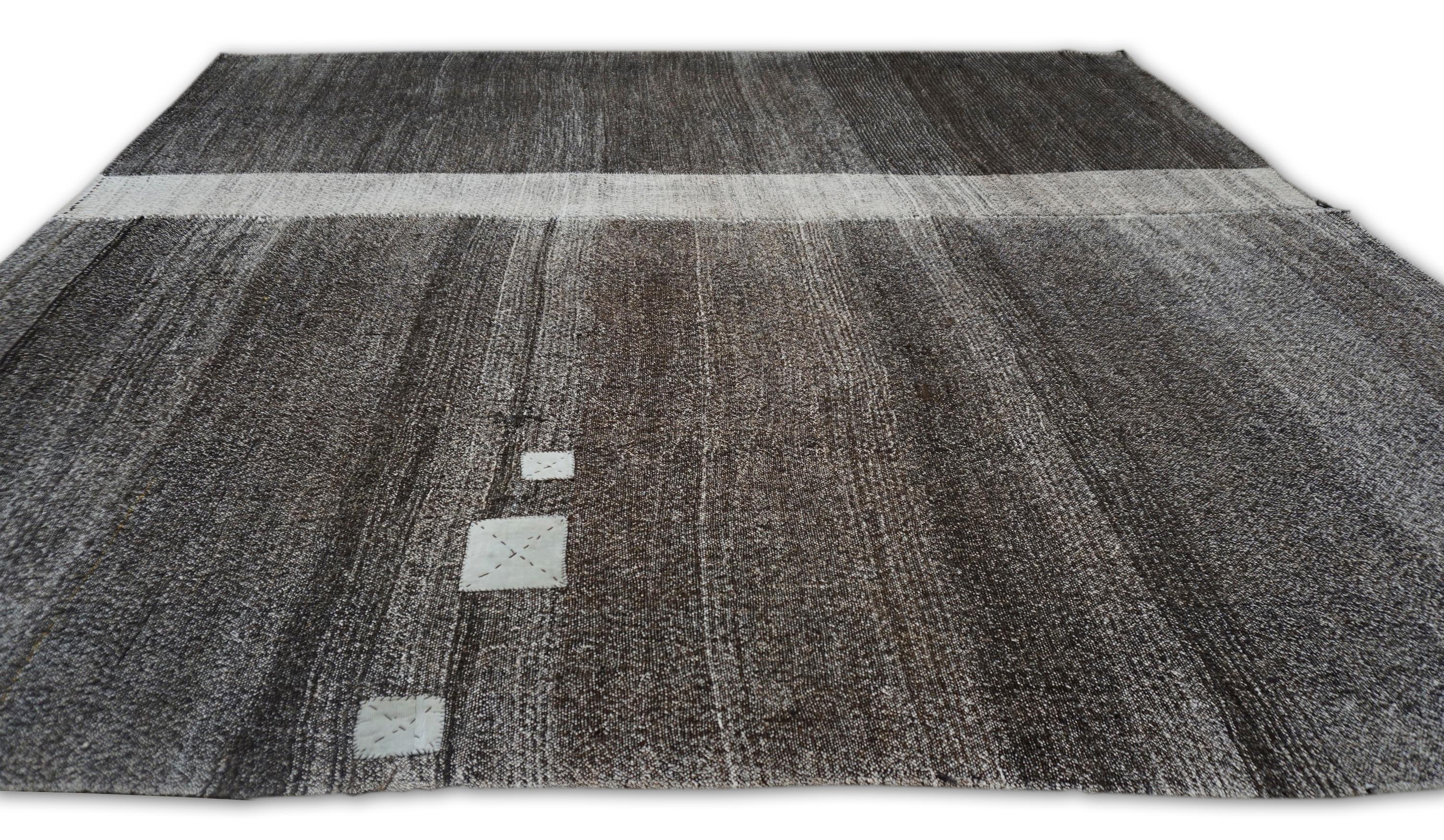 Vintage Anatolische Zelt Ziege Haar Kelim  8′11″ × 9′6″ im Zustand „Gut“ im Angebot in Torrance, CA