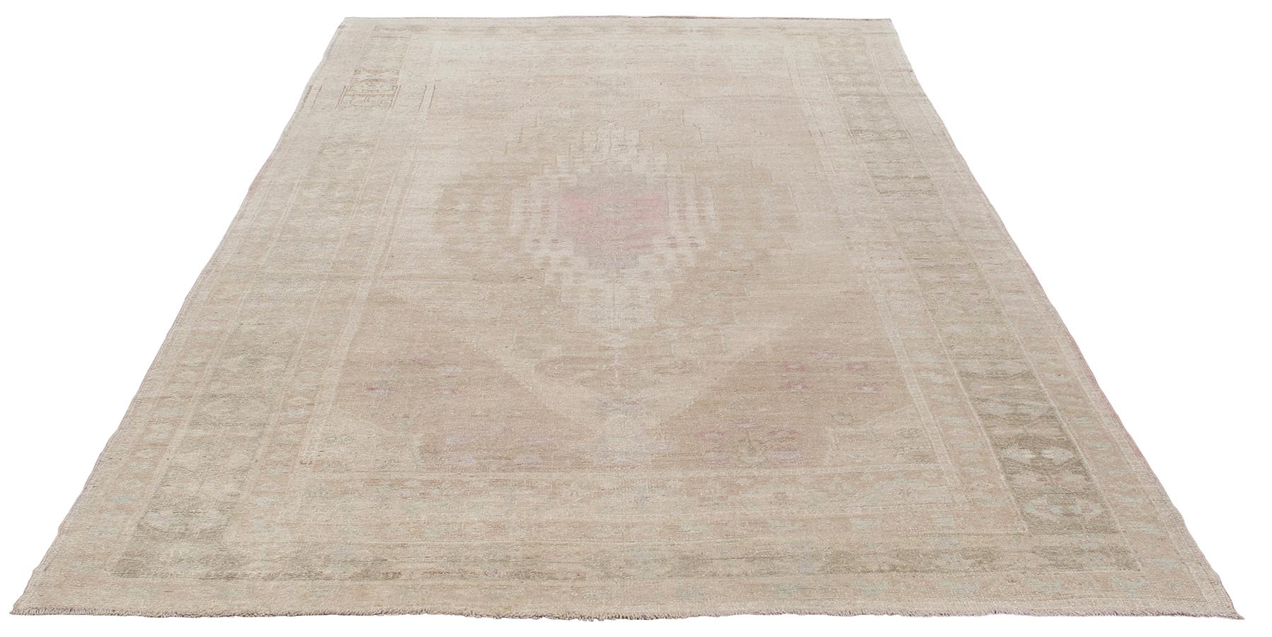 Anatolischer Stammeskunst-Teppich (Türkisch) im Angebot