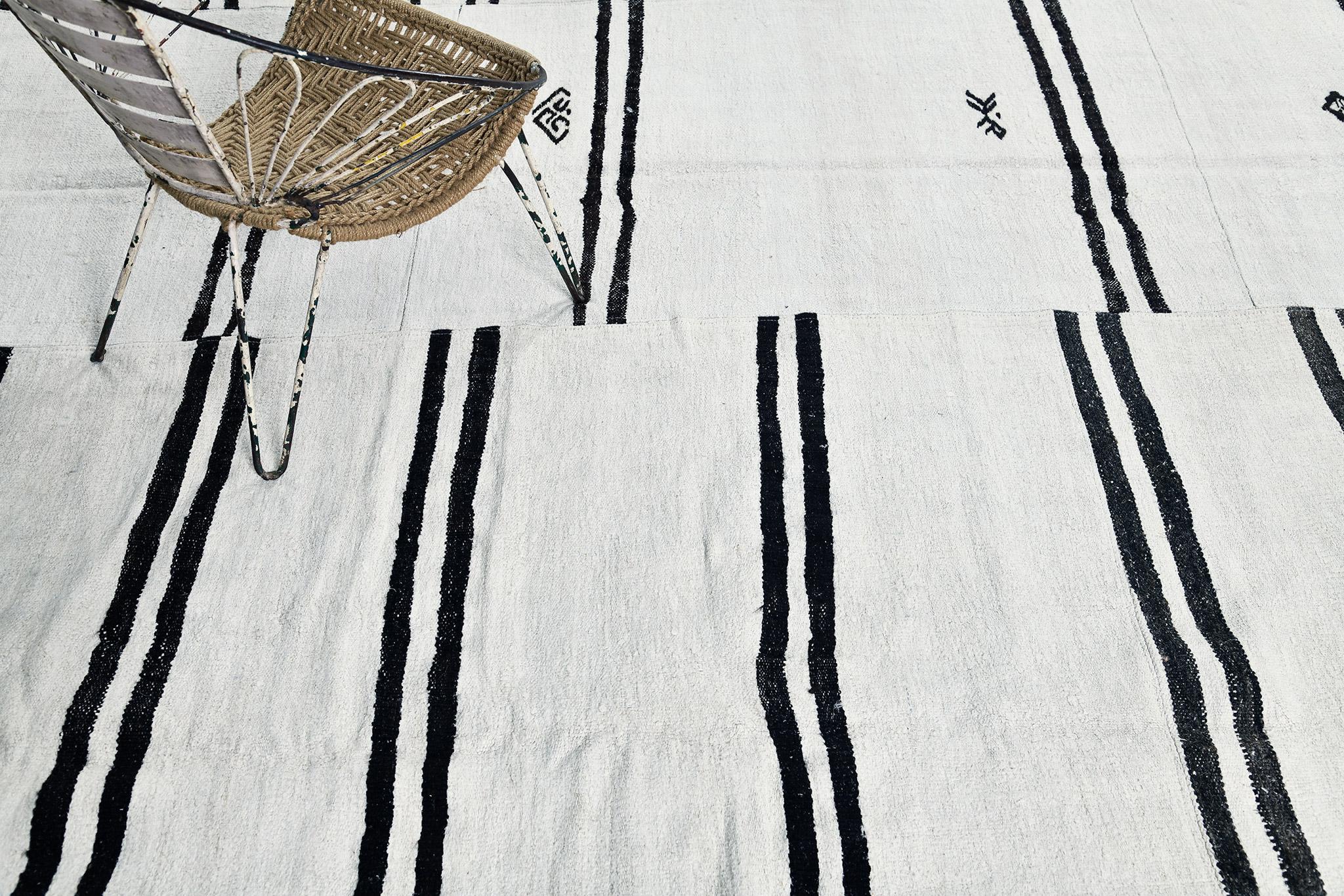 Noué à la main Vieux kilim turc d'Anatolie à tissage plat en vente