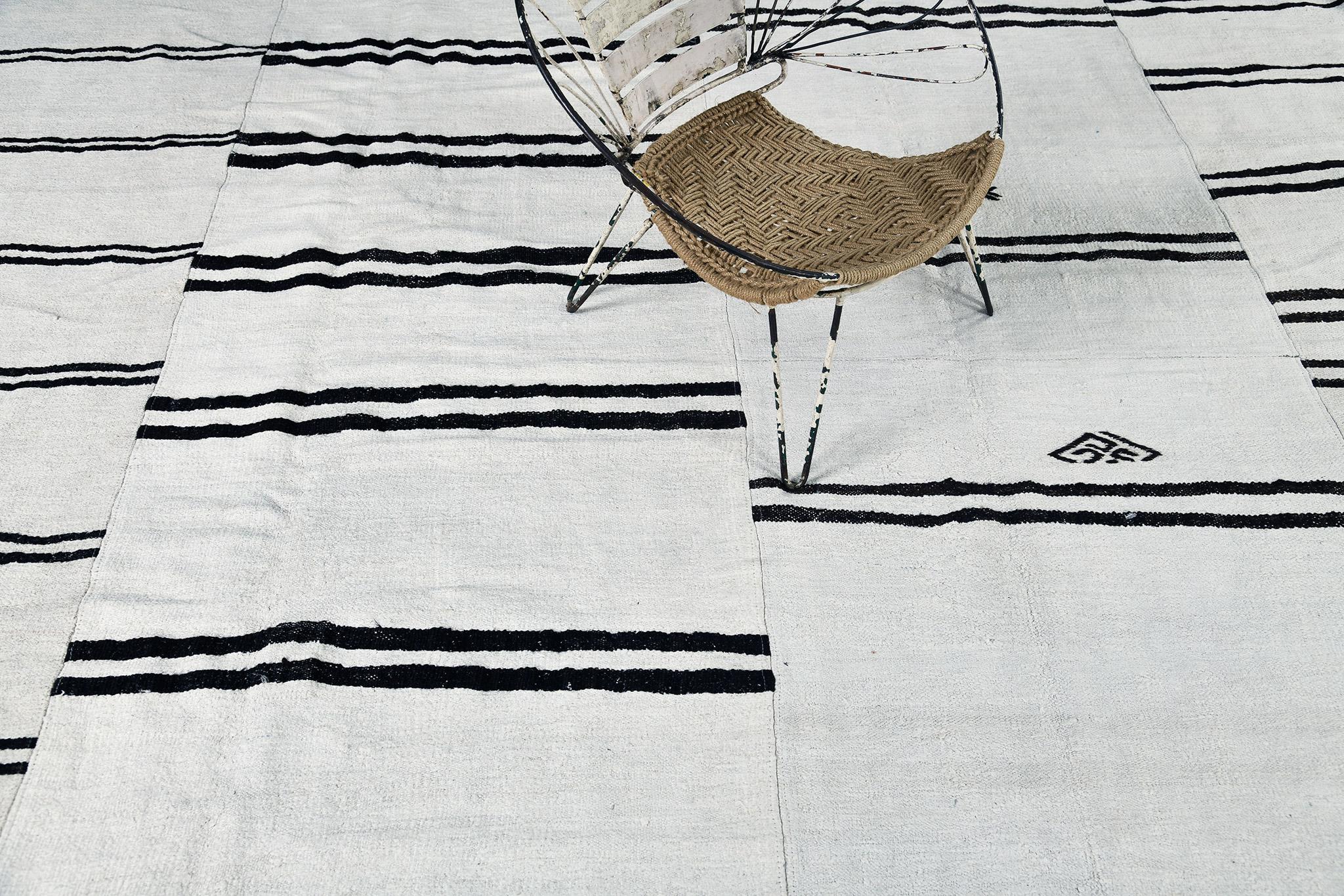 Vieux kilim turc d'Anatolie à tissage plat Bon état - En vente à WEST HOLLYWOOD, CA