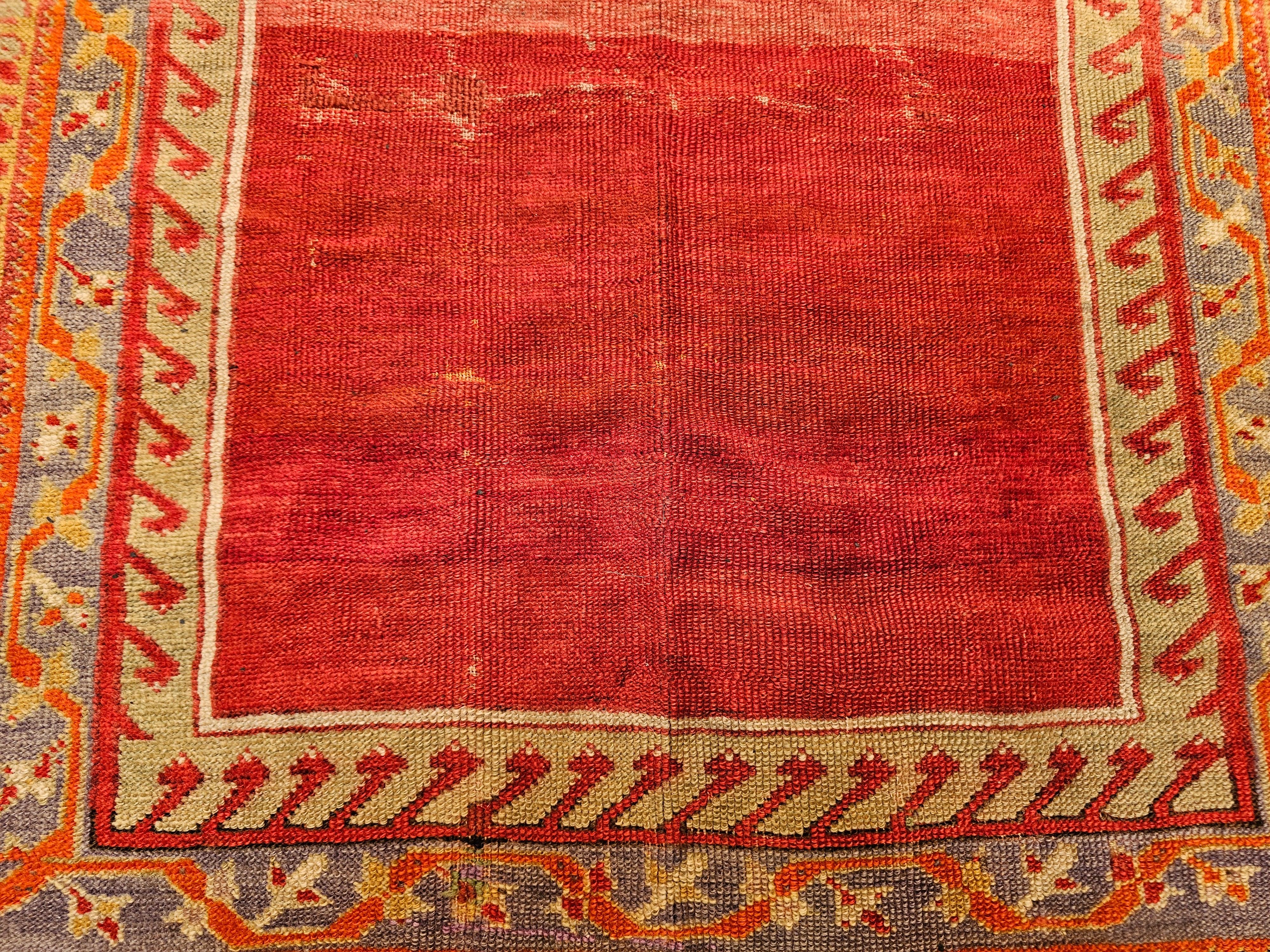 Vintage Anatolian Turkish Area Rug in Prayer Pattern in Rot, Chartreuse im Angebot 1