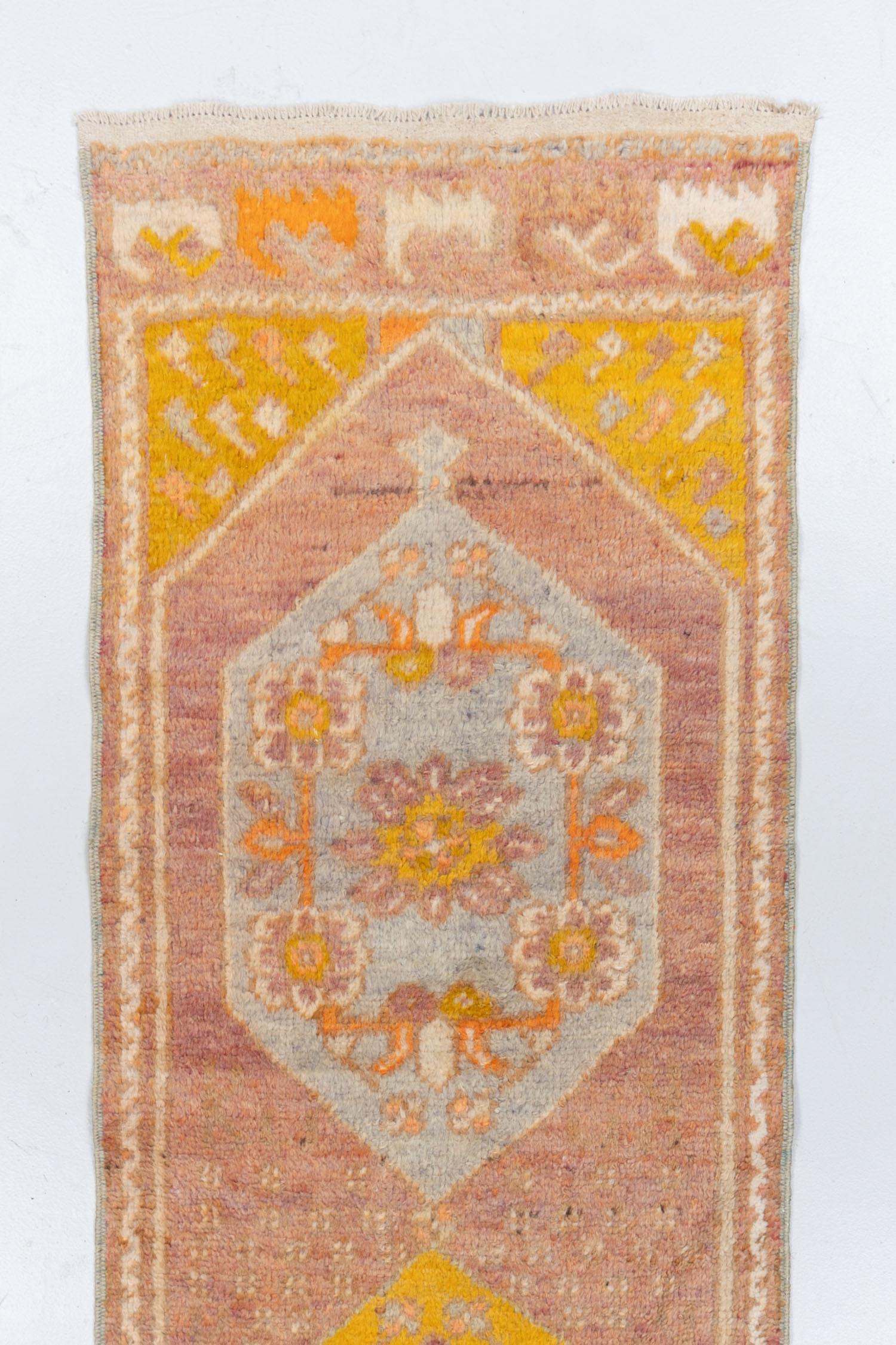 Vintage Anatolian Turkish Runner Rug R-30917 In Good Condition For Sale In West Palm Beach, FL