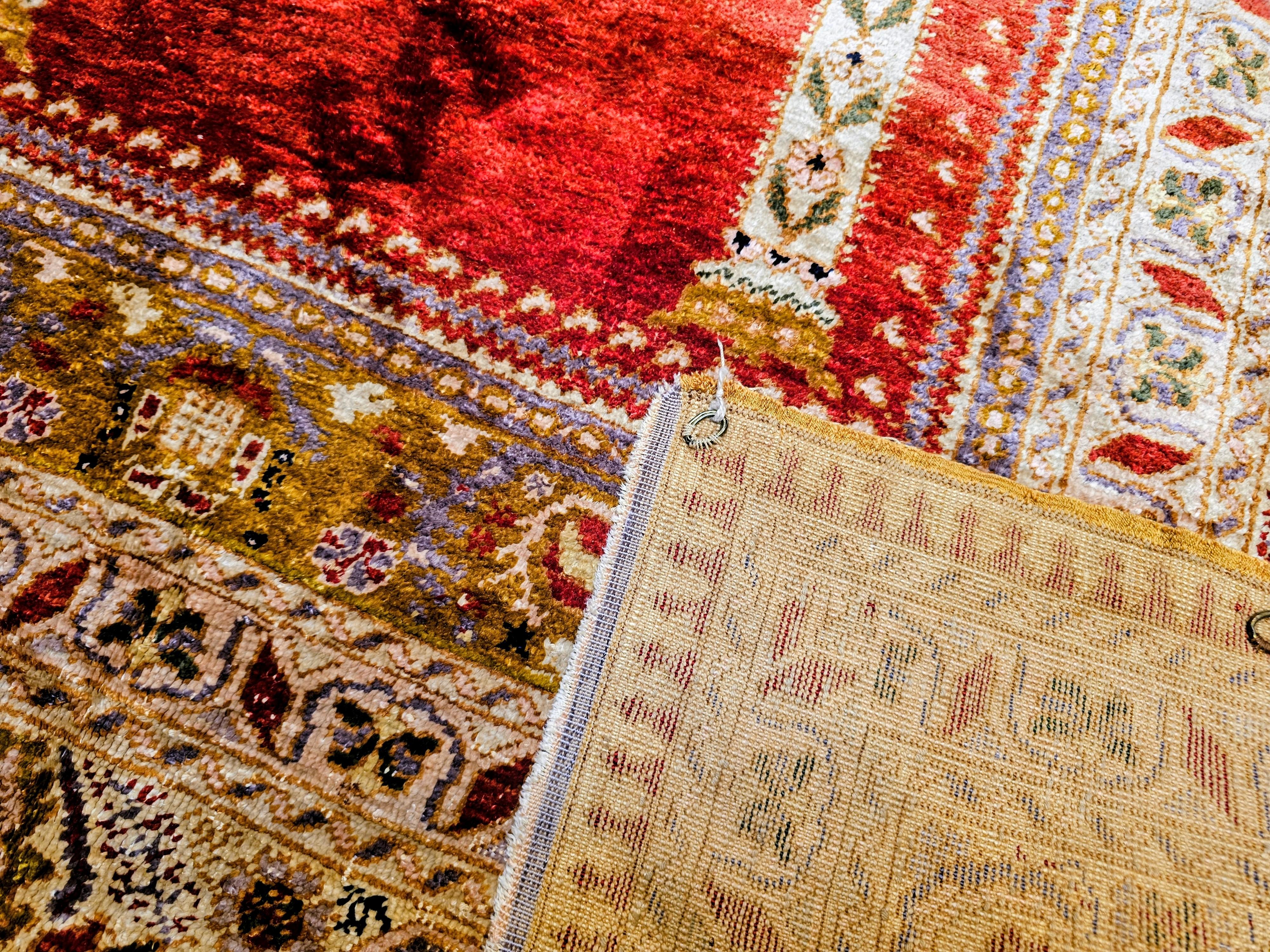 Vintage Anatolian Turkish Silk Area Rug in Prayer Pattern in Rot, Grün im Angebot 4