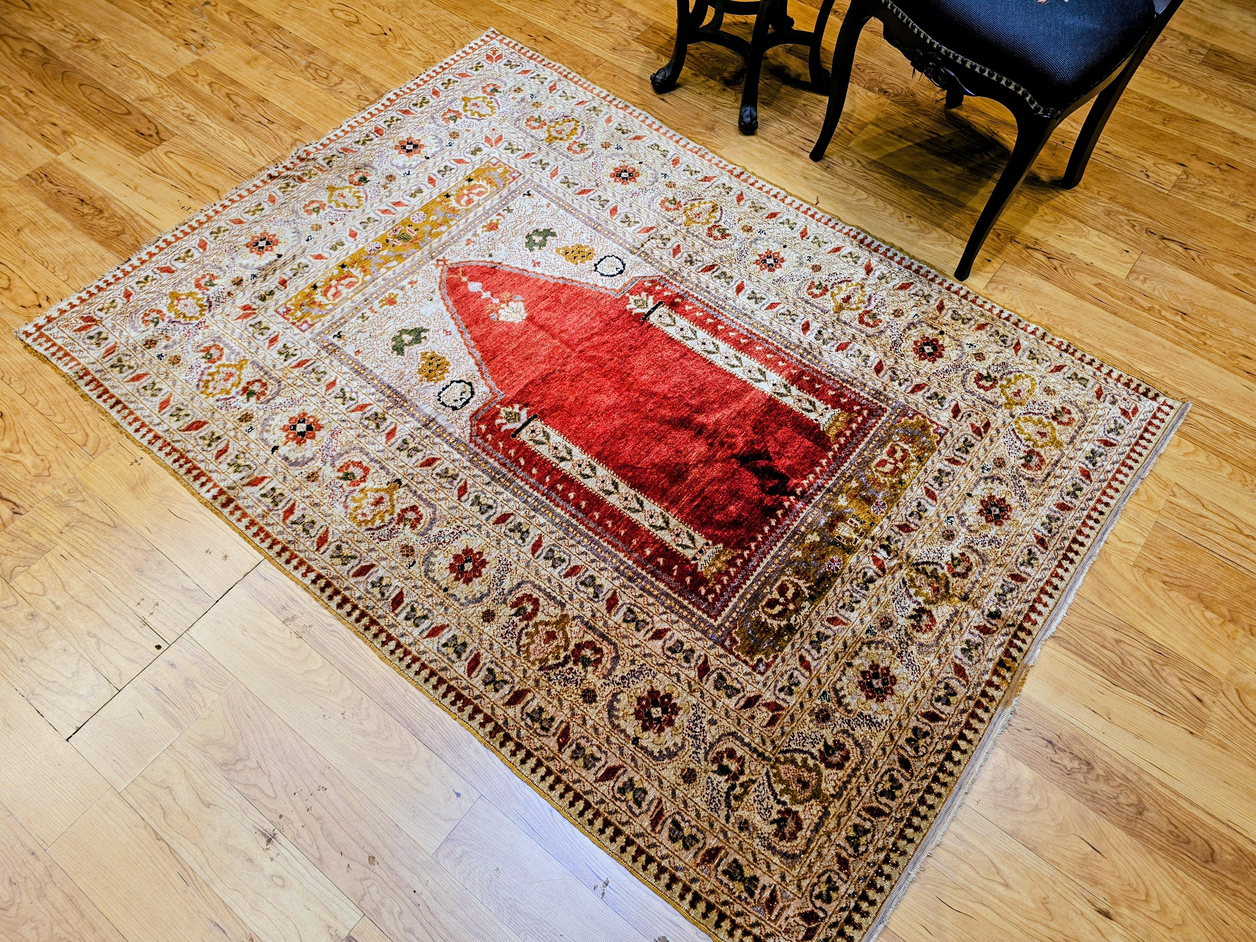 Vintage Anatolian Turkish Silk Area Rug in Prayer Pattern in Rot, Grün im Angebot 5