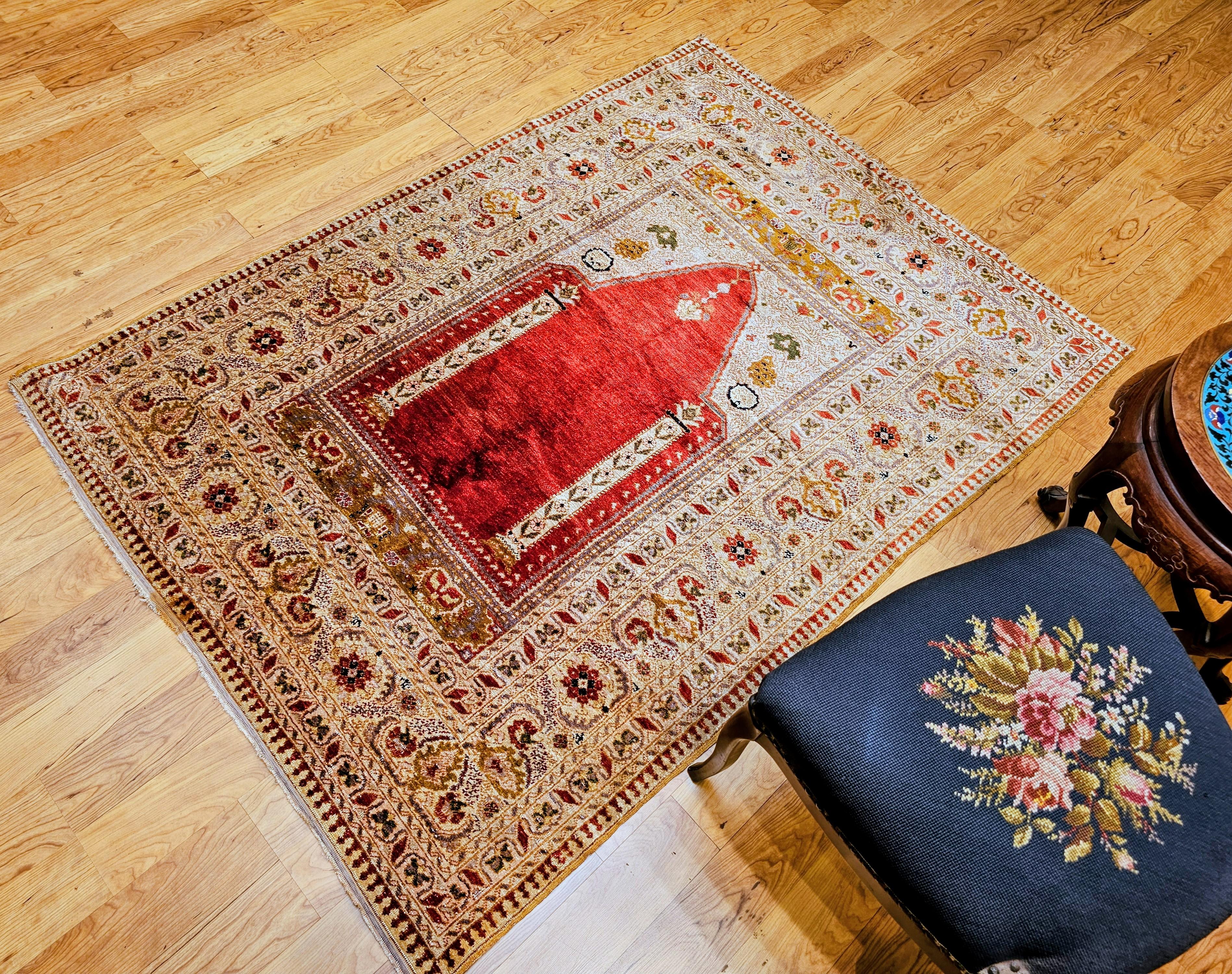 Vintage Anatolian Turkish Silk Area Rug in Prayer Pattern in Rot, Grün im Angebot 7