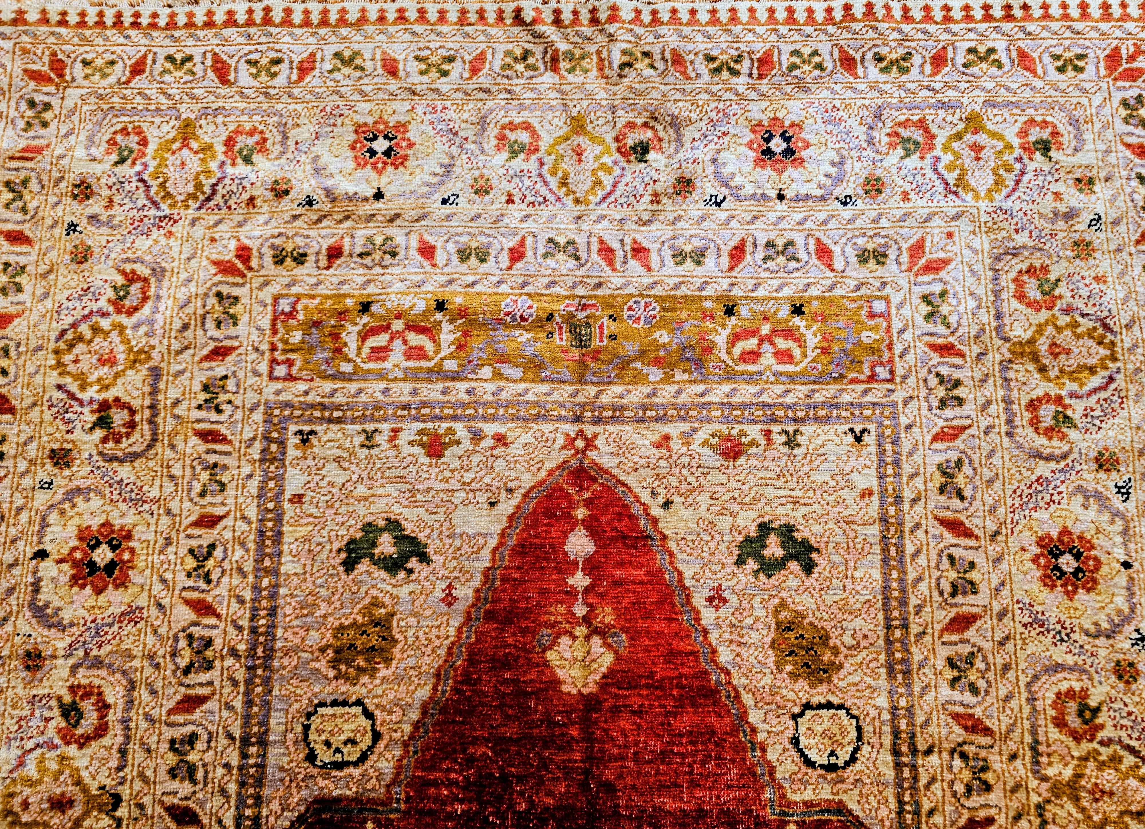 Vintage Anatolian Turkish Silk Area Rug in Prayer Pattern in Rot, Grün (Türkisch) im Angebot