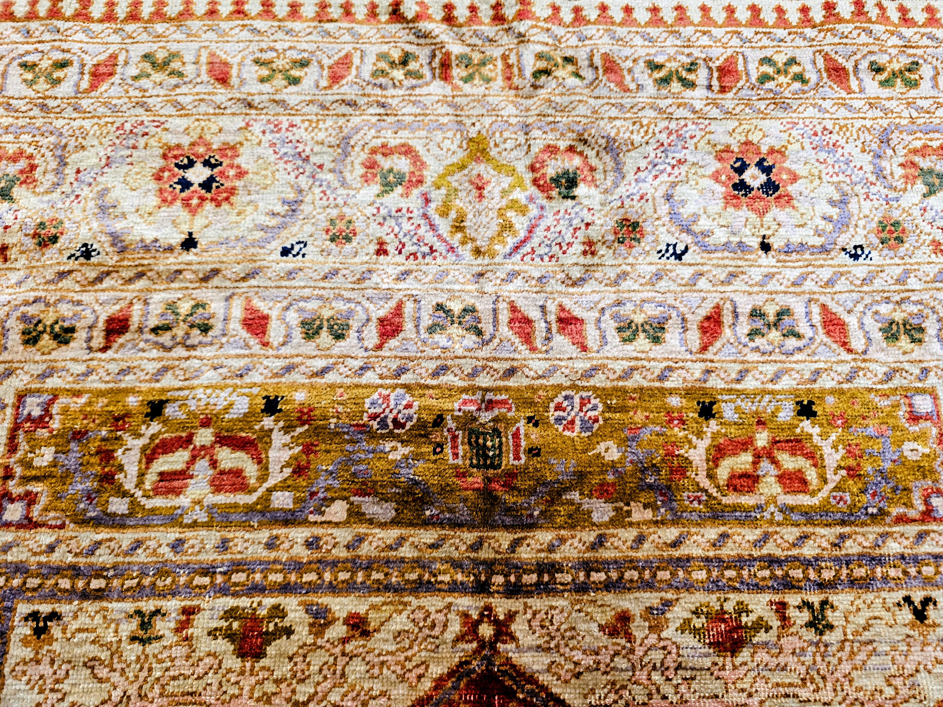 Vintage Anatolian Turkish Silk Area Rug in Prayer Pattern in Rot, Grün (19. Jahrhundert) im Angebot