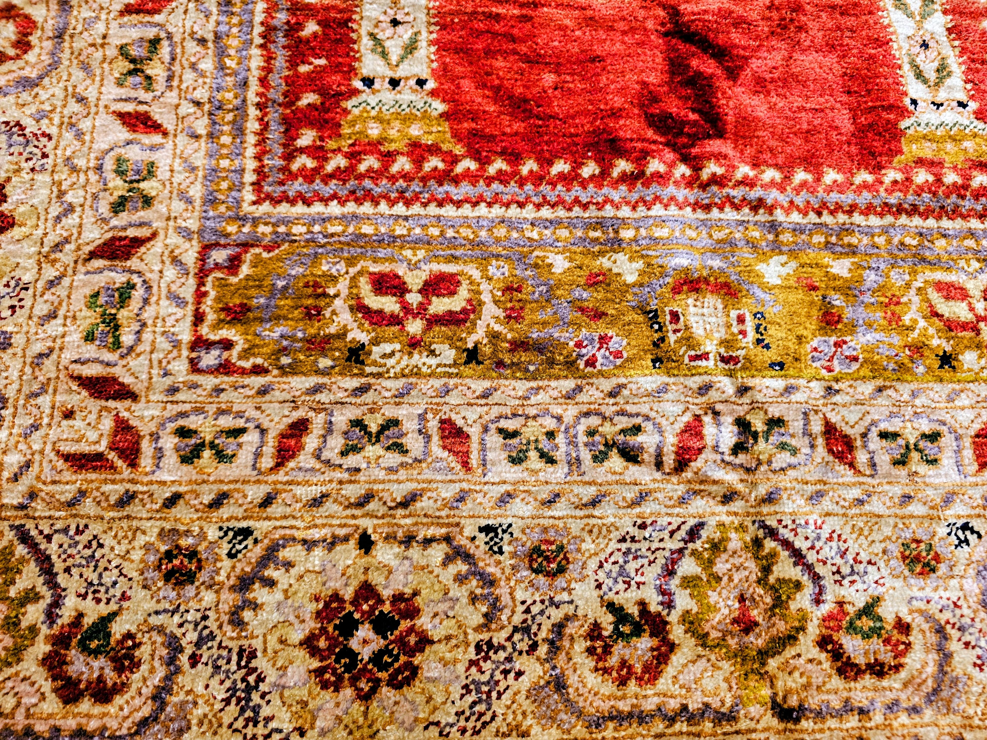 Vintage Anatolian Turkish Silk Area Rug in Prayer Pattern in Rot, Grün im Angebot 2