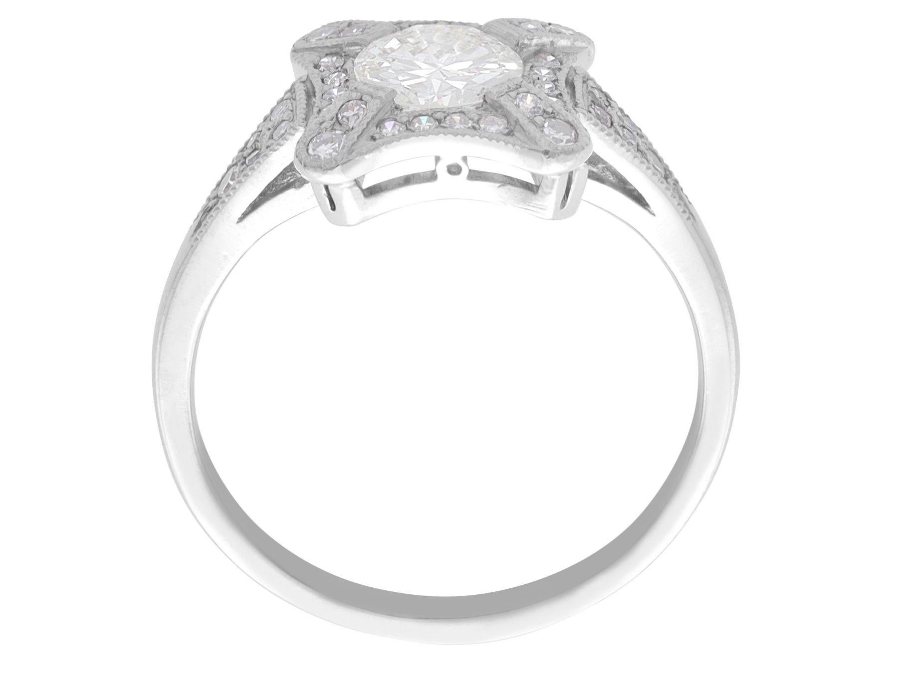 1.01 Carat Diamond and Platinum Cluster Ring In Excellent Condition For Sale In Jesmond, Newcastle Upon Tyne