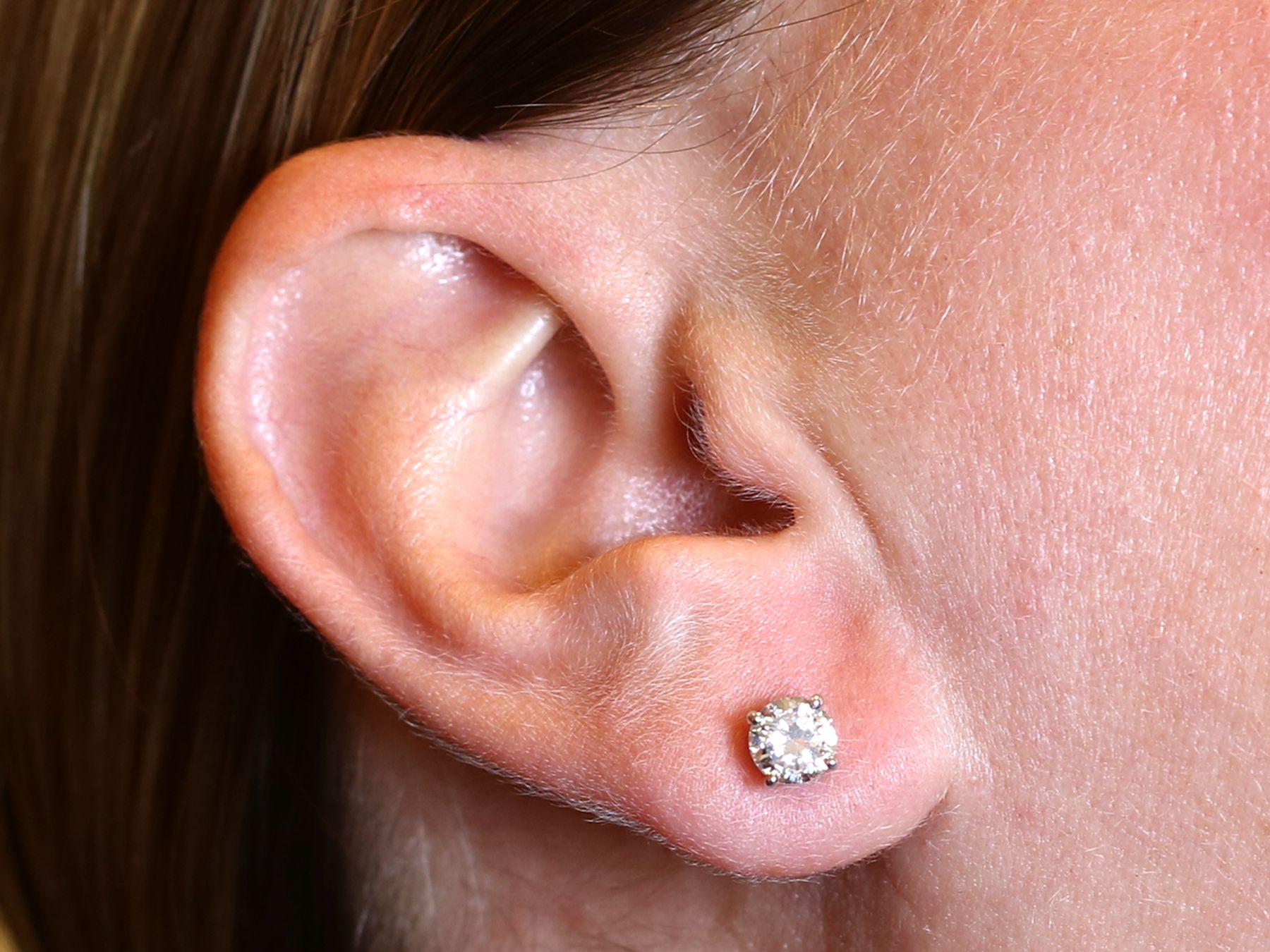 Boucles d'oreilles en platine et diamant de 1,41 carat en vente 1