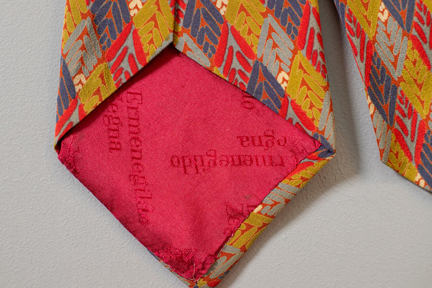 Brown Vintage and elegant 100% silk tie For Sale