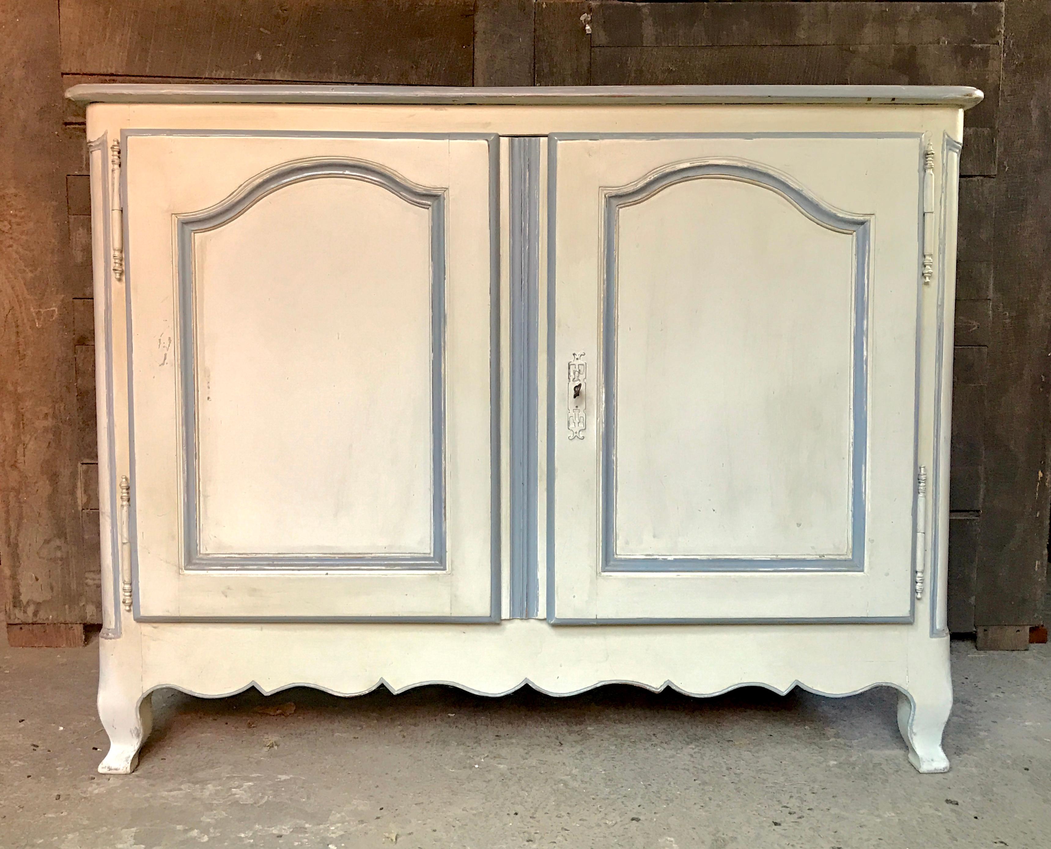 Vintage and Louis XV Style Buffet in Original Lacquered Wood In Fair Condition In Grenoble, FR