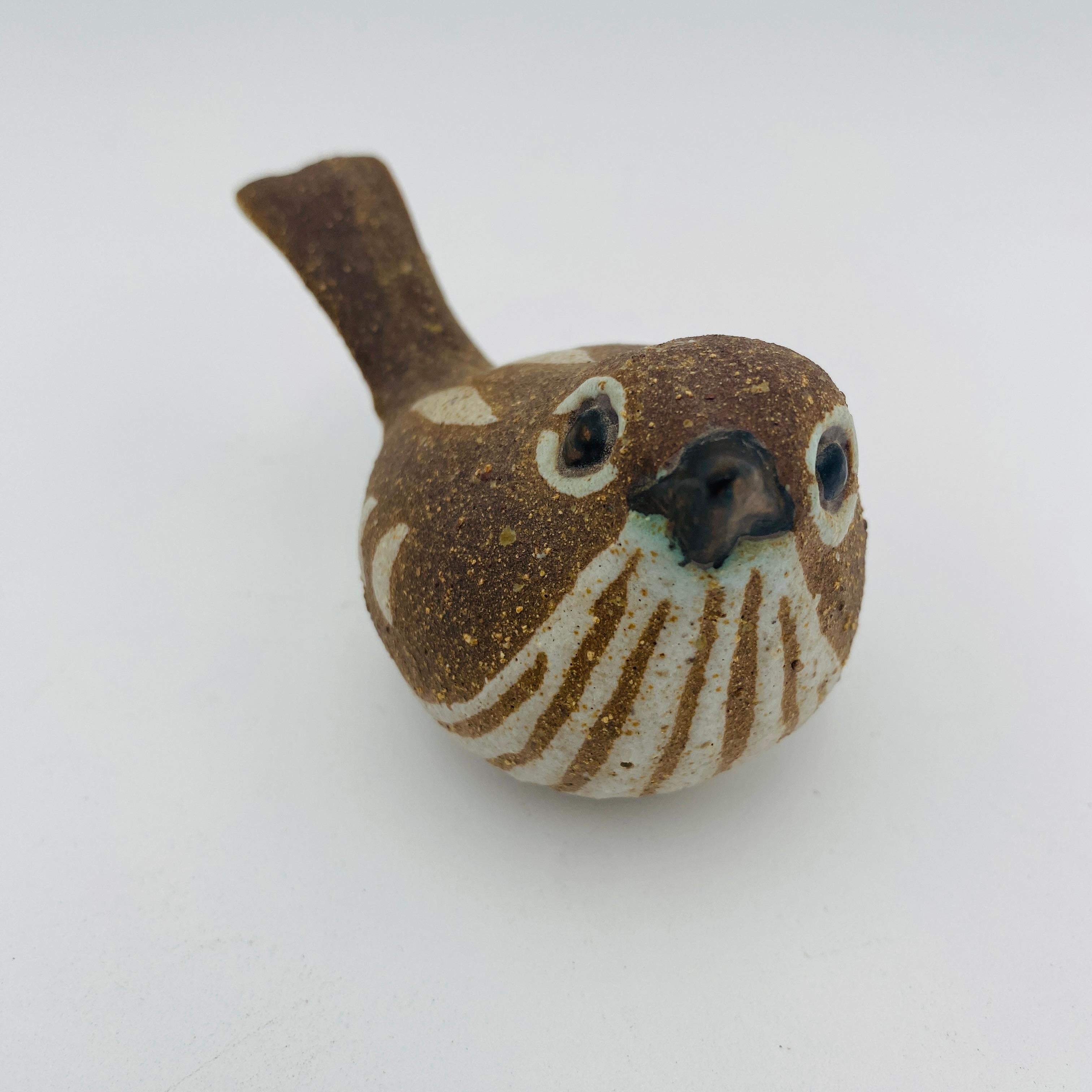 A little cute Andersen pottery stoneware bird figurine with large black eyes. This is a pretty piece in good vintage condition. Perfect for a gift or add to a collection. 