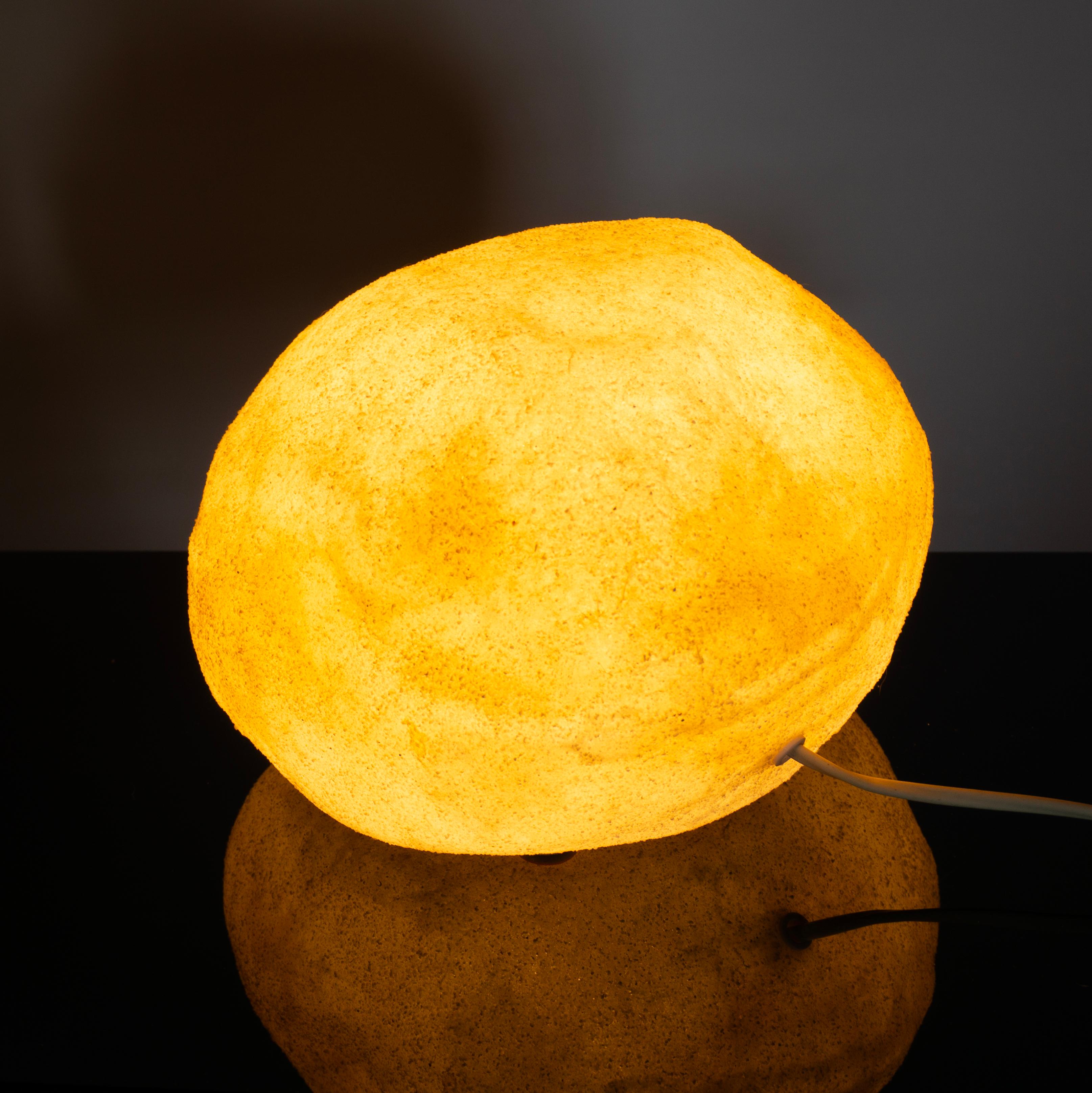 Italiano Lampada vintage André Cazenave Moon Rock Dora di Singleton. Italia, anni '70 in vendita