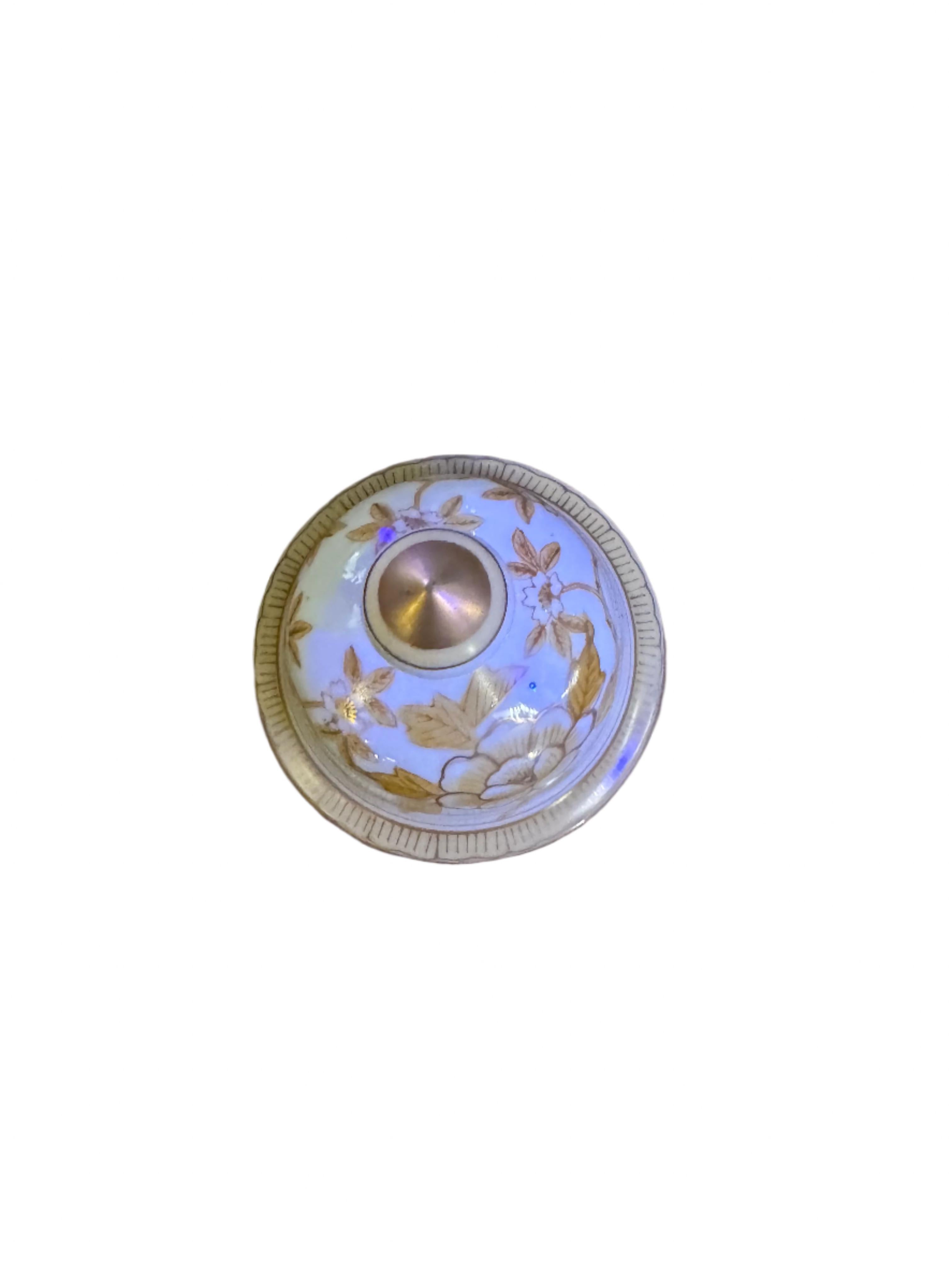Porcelaine Vintage Andrea by Sadek Porcelain Japanese Gold/Yellow Chinoiserie Ginger Jar en vente